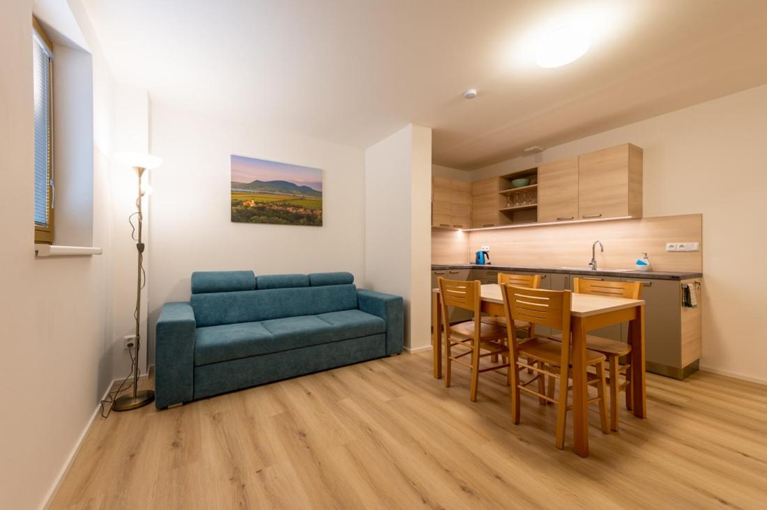 One-Bedroom Apartment photo 1