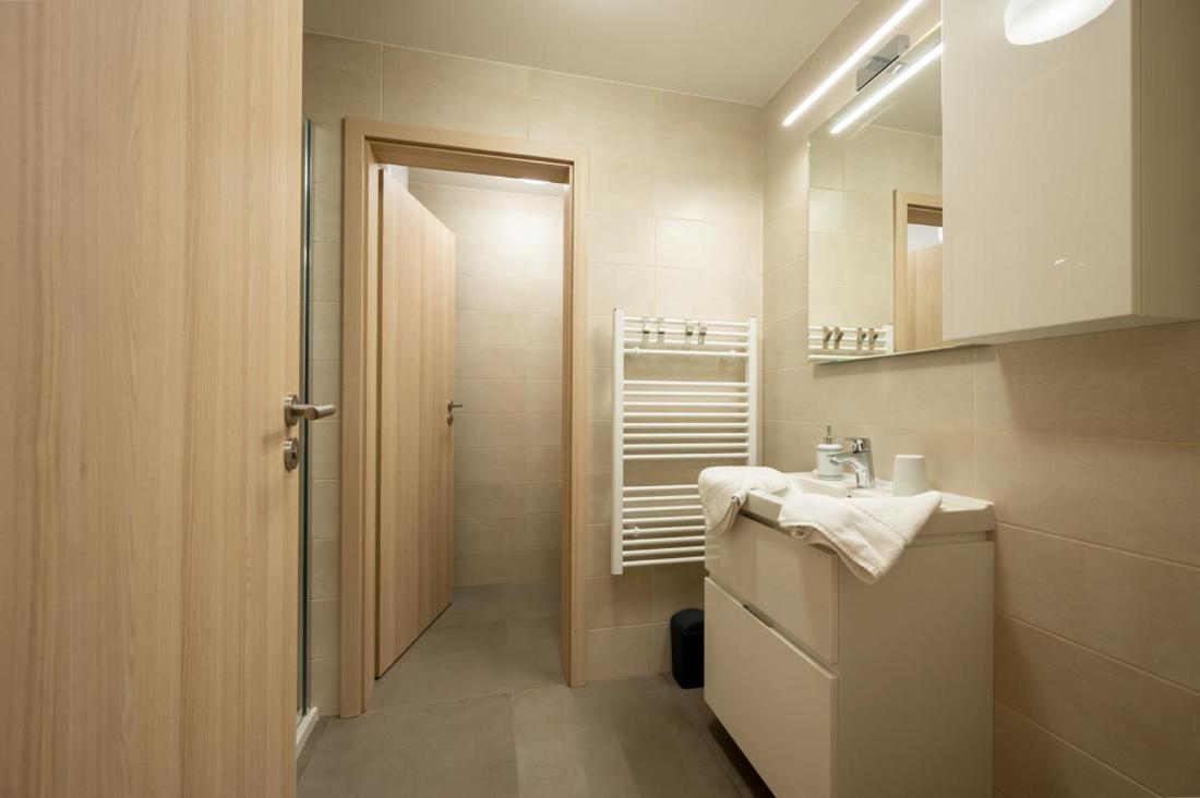 One-Bedroom Apartment photo 3