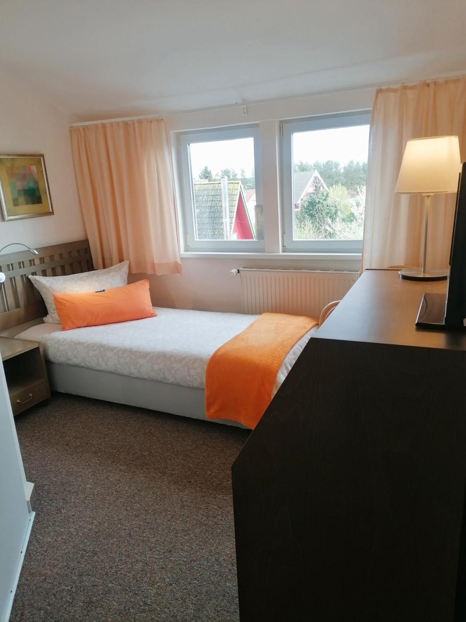 Single Room photo 3