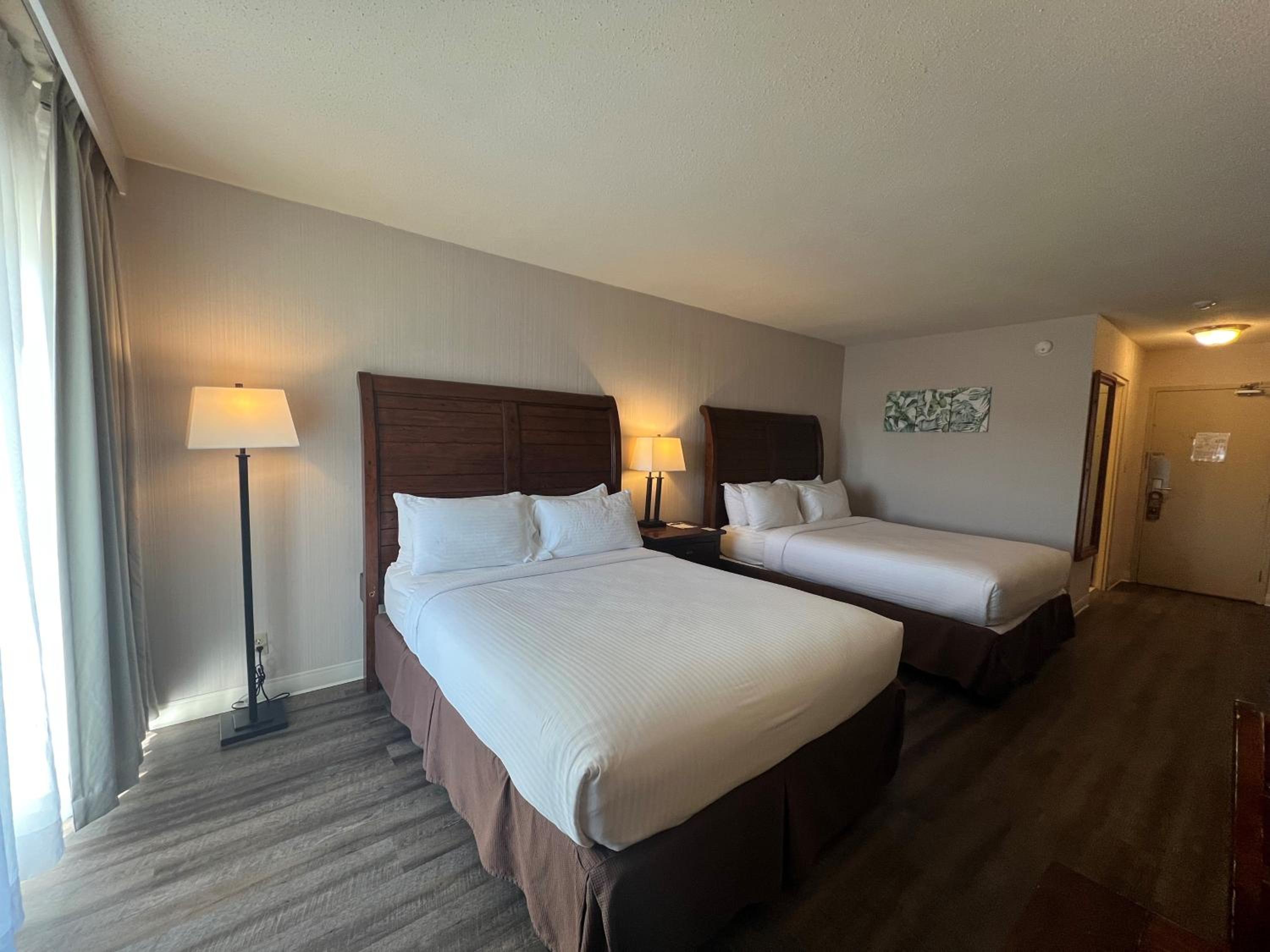Queen Room with Two Queen Beds - Non-Smoking - Photo 1