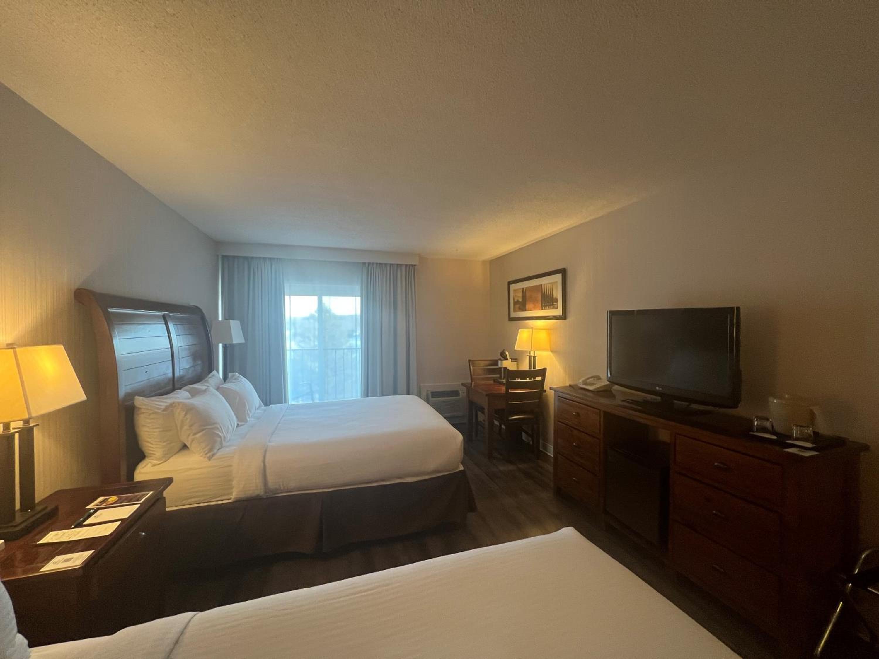 Queen Room photo 2