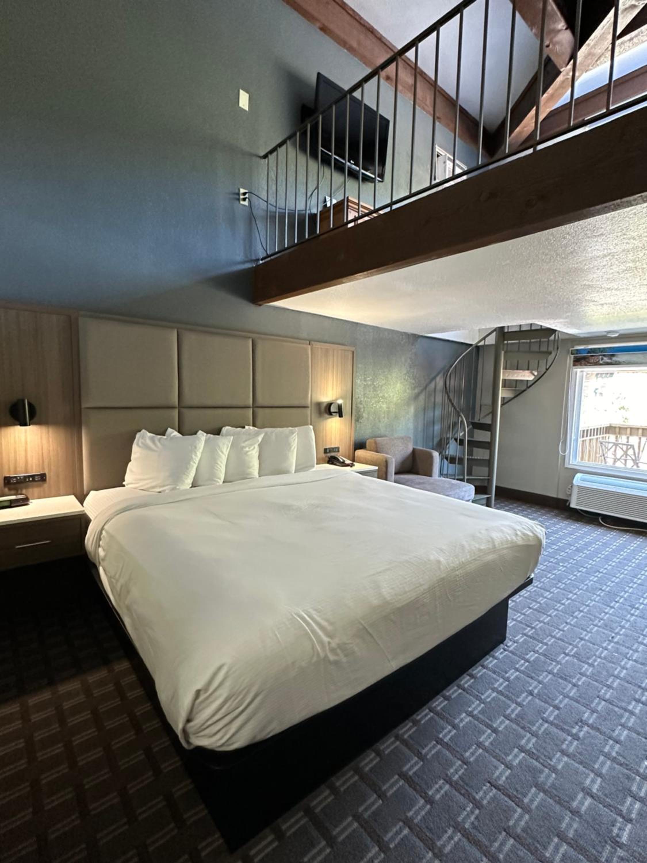 King Suite - Photo 4