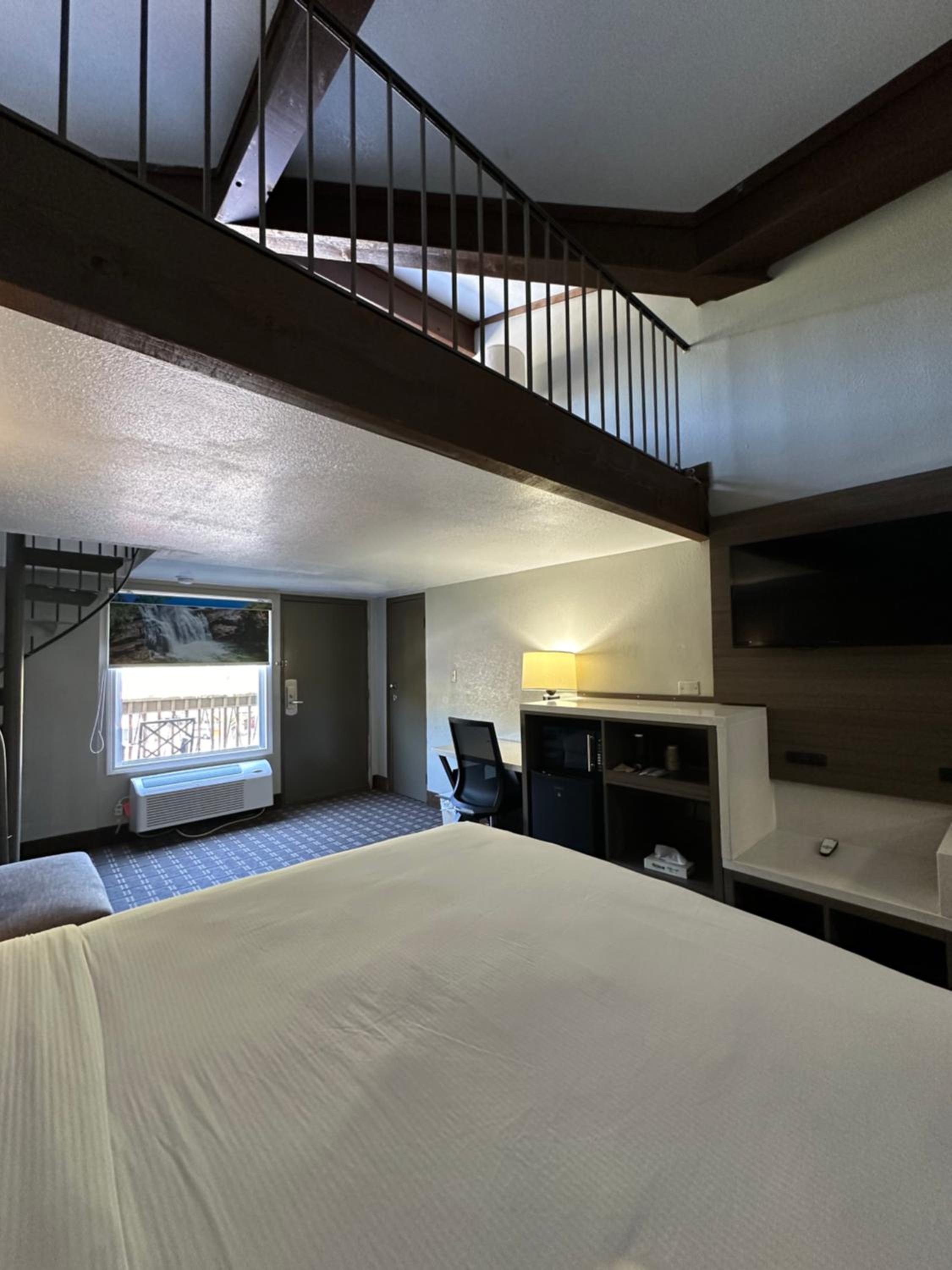 King Suite - Photo 5