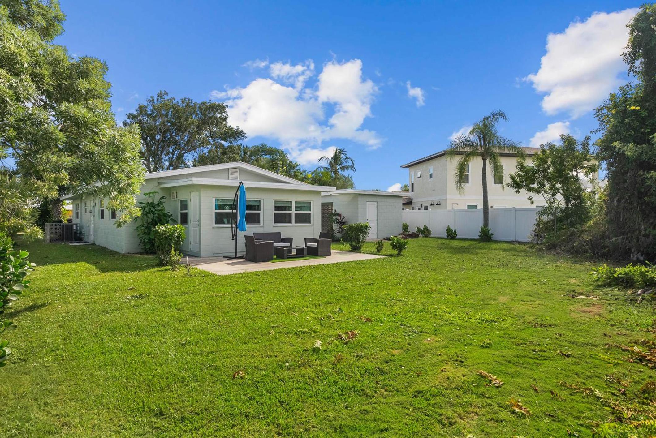 Three-Bedroom House photo 2