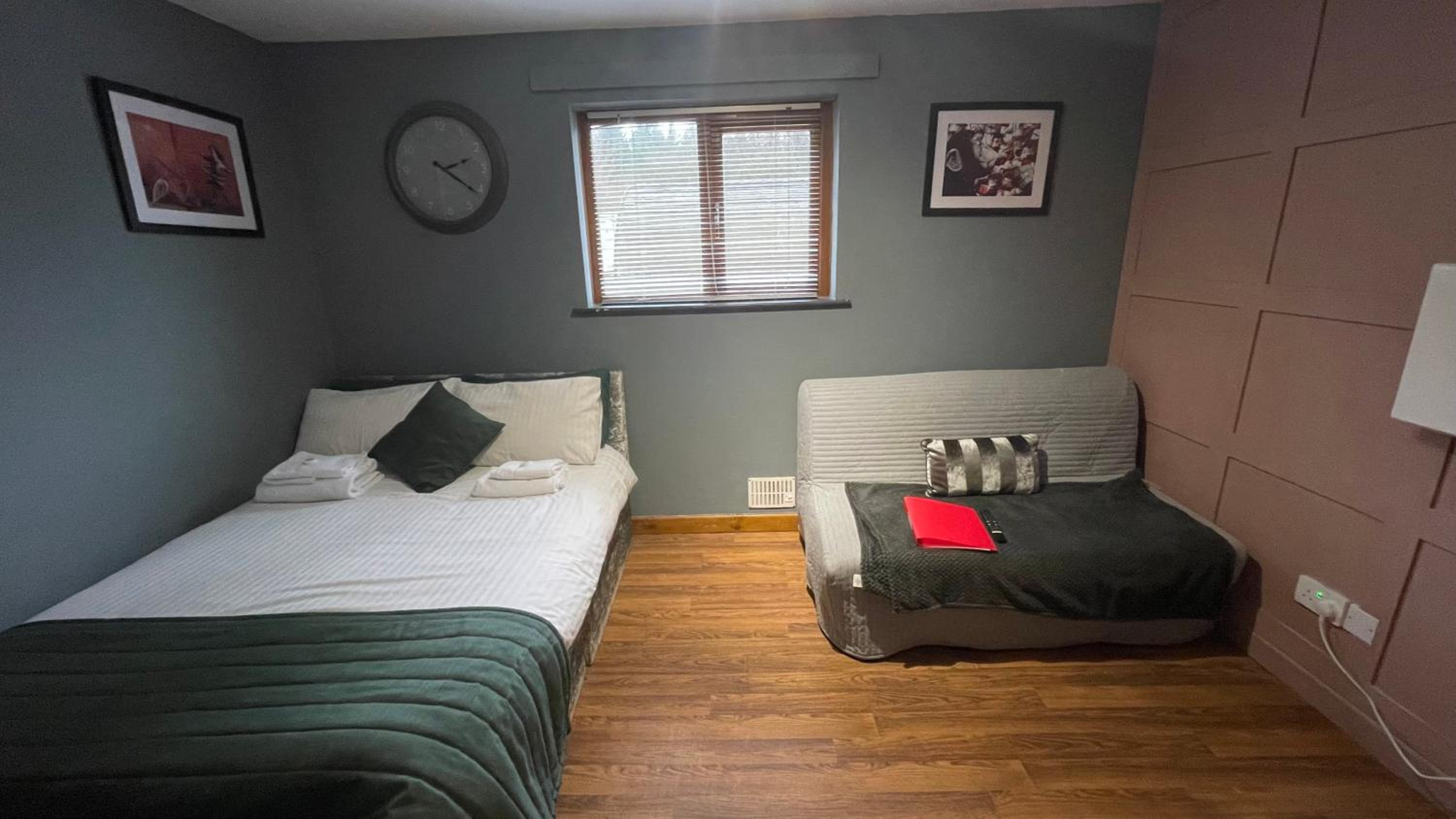 Double or Twin Room with Shower - Room 2 photo 3