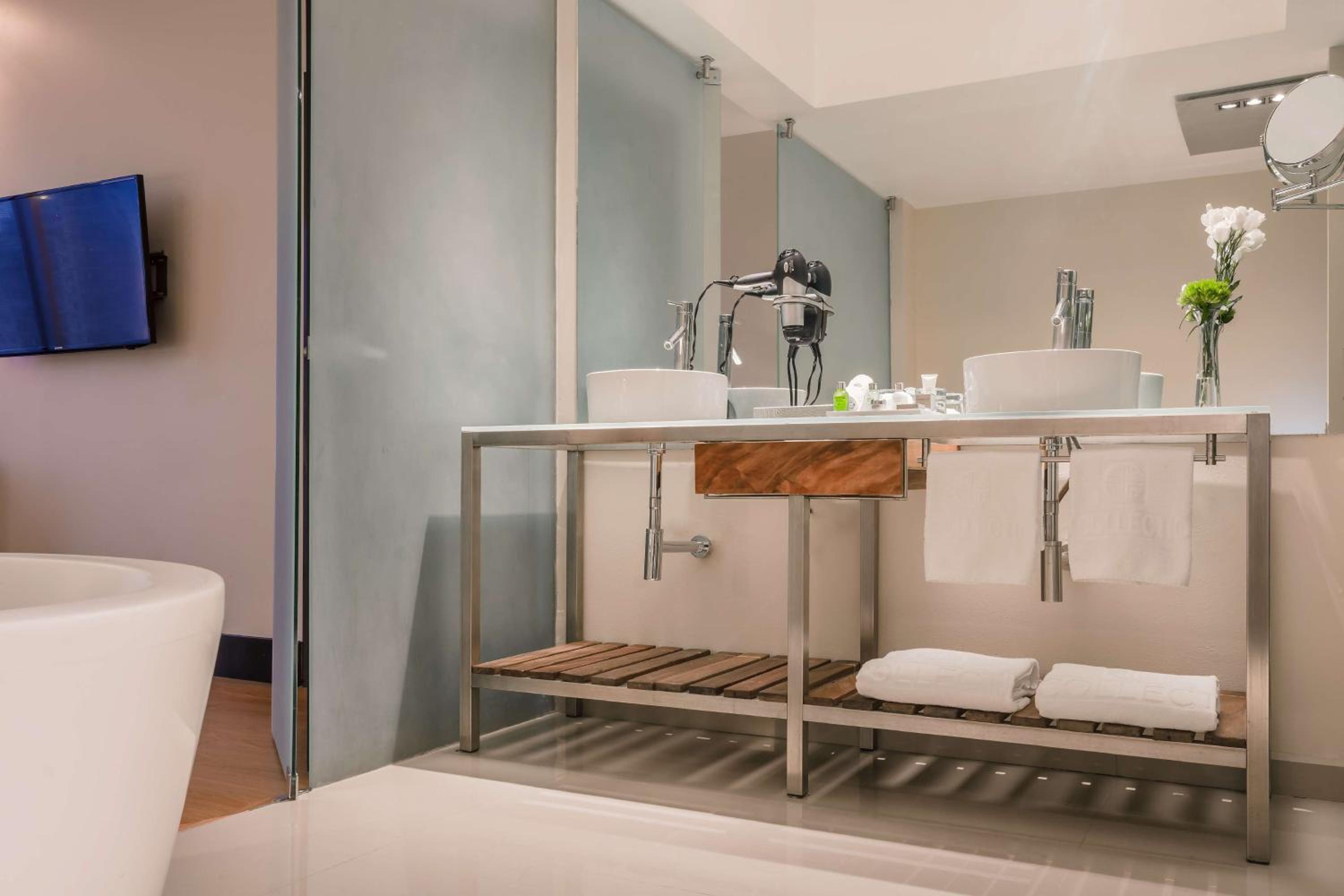 Premium Double Room - Photo 6