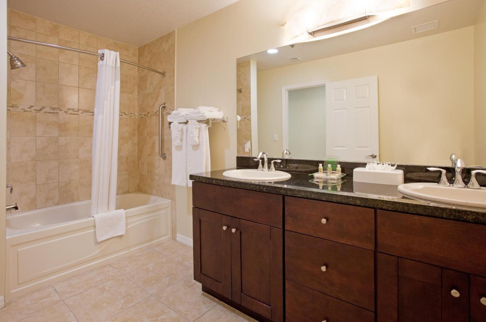 Oceanfront Two-Bedroom Suite with One King and One Queen Bed photo 2