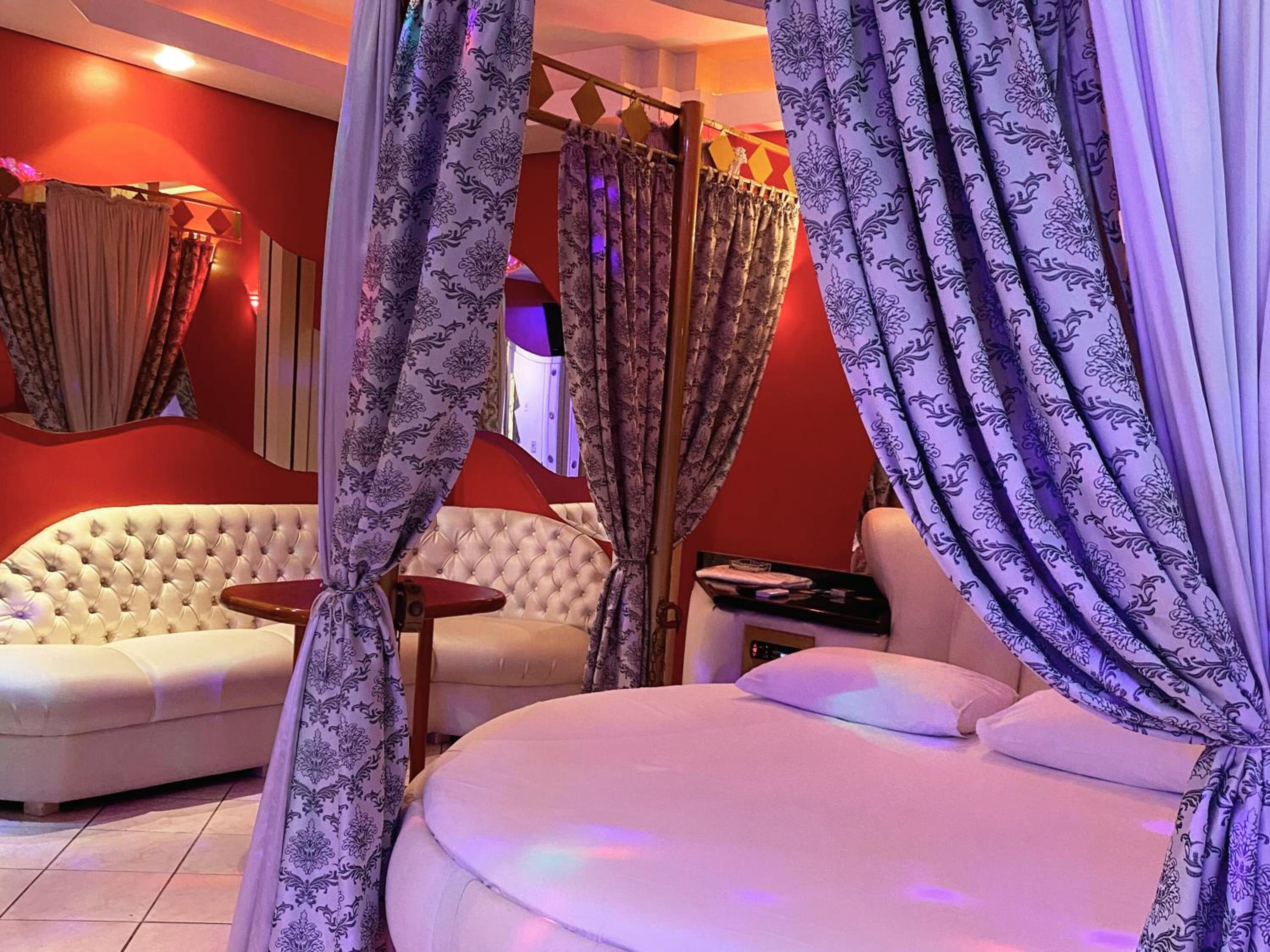 Deluxe Suite with Spa Bath