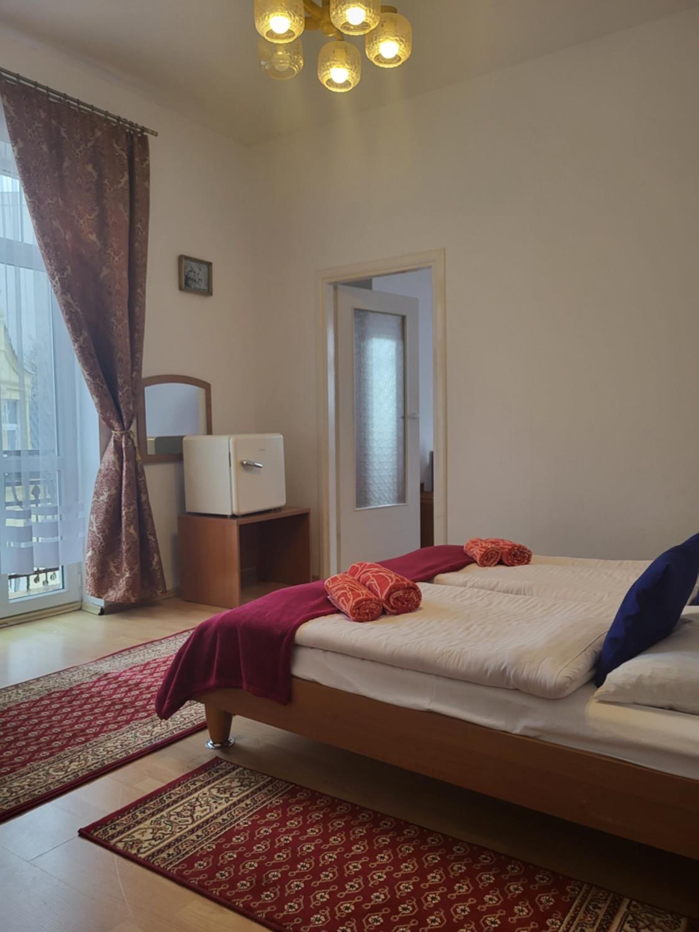Quadruple Room with Bathroom - Photo 2