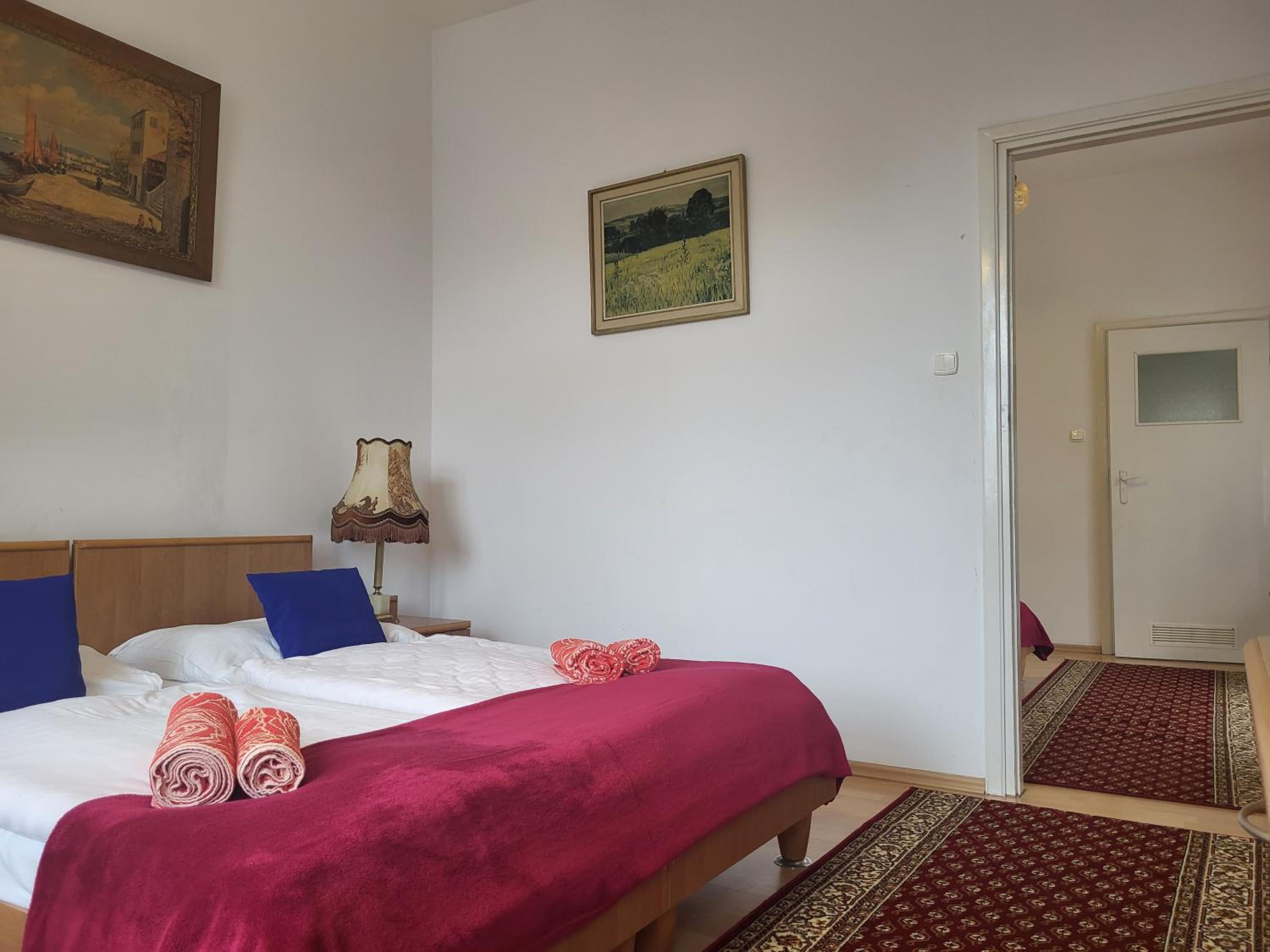 Quadruple Room with Bathroom - Photo 3