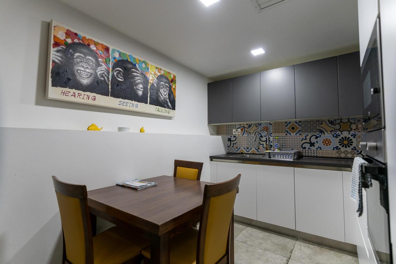 One-Bedroom Apartment photo 2