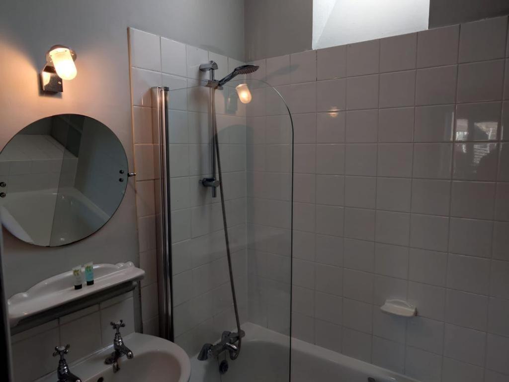 Standard Double Room - Photo 3