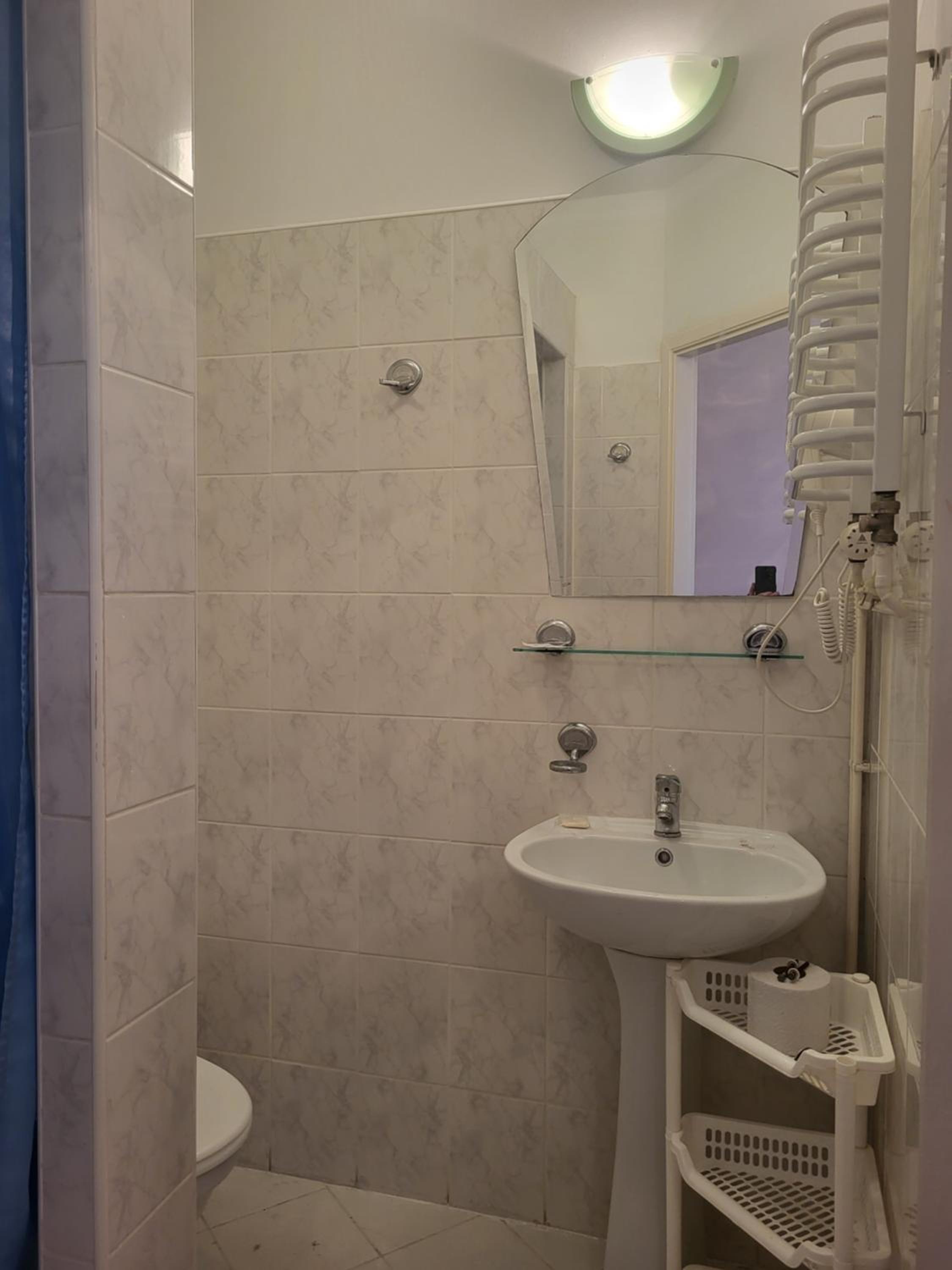 Twin Room with Bathroom - Photo 4