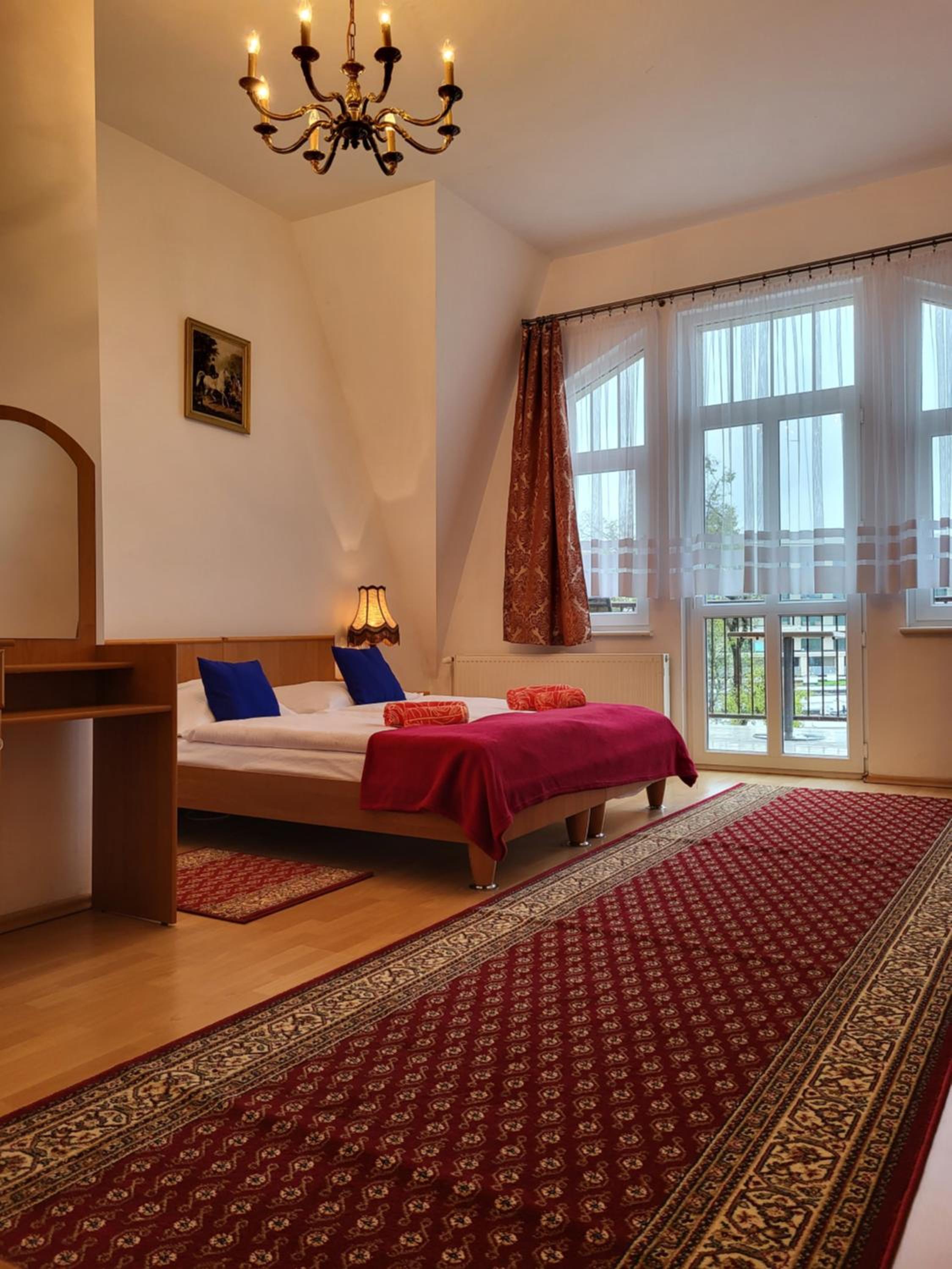 Twin Room with Bathroom - Photo 6