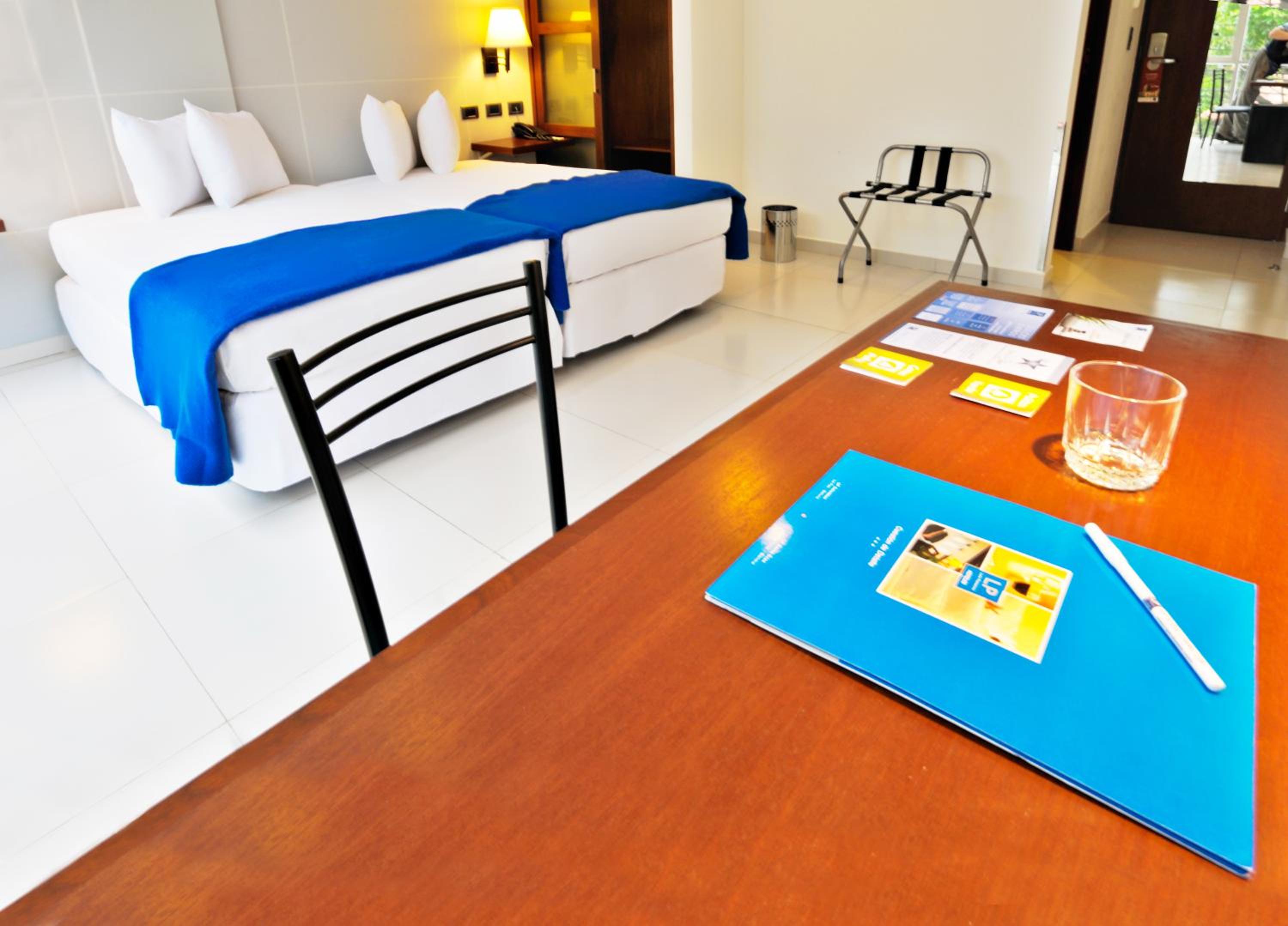 Twin Room - Photo 7