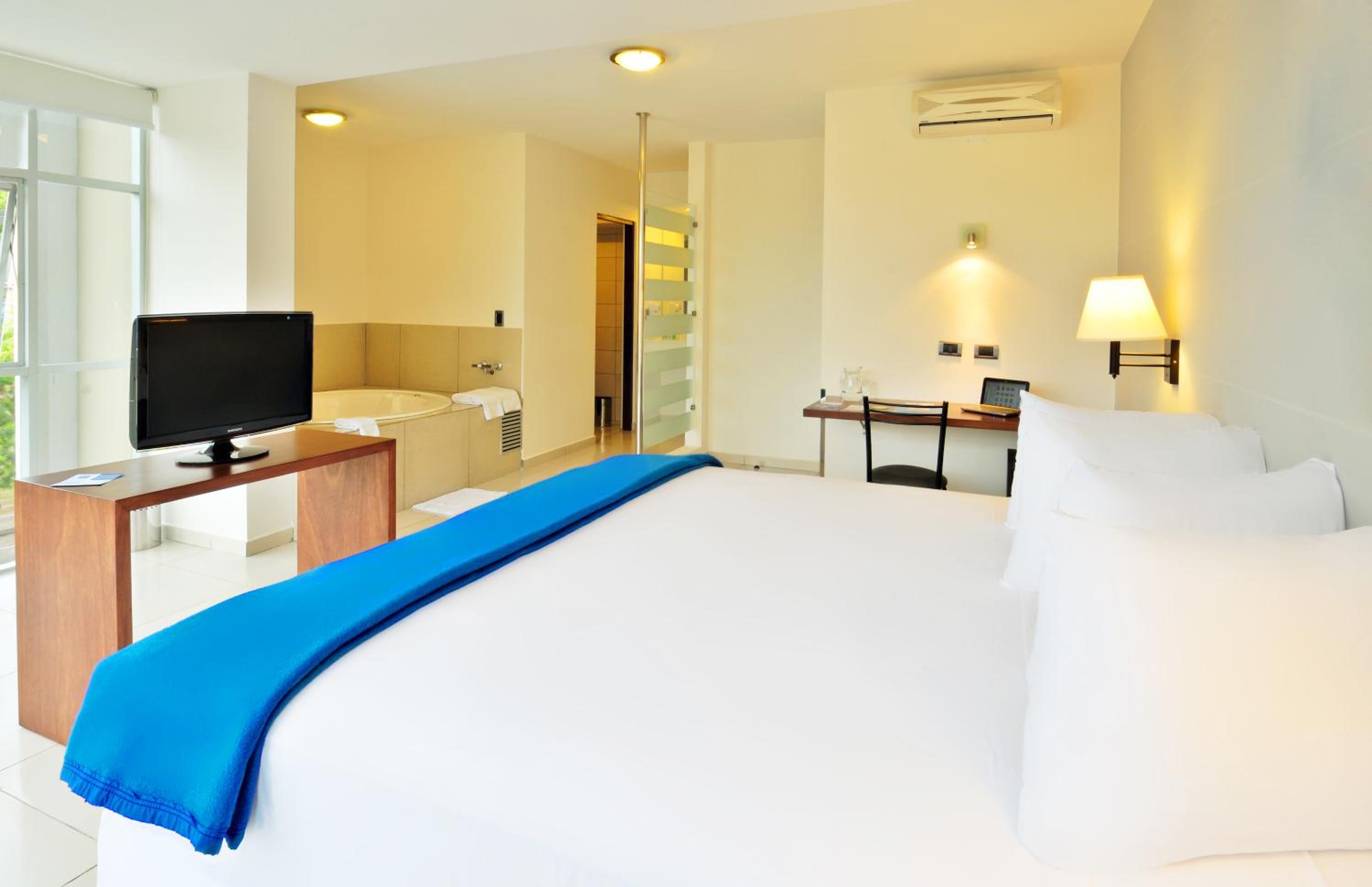 Suite - Photo 7
