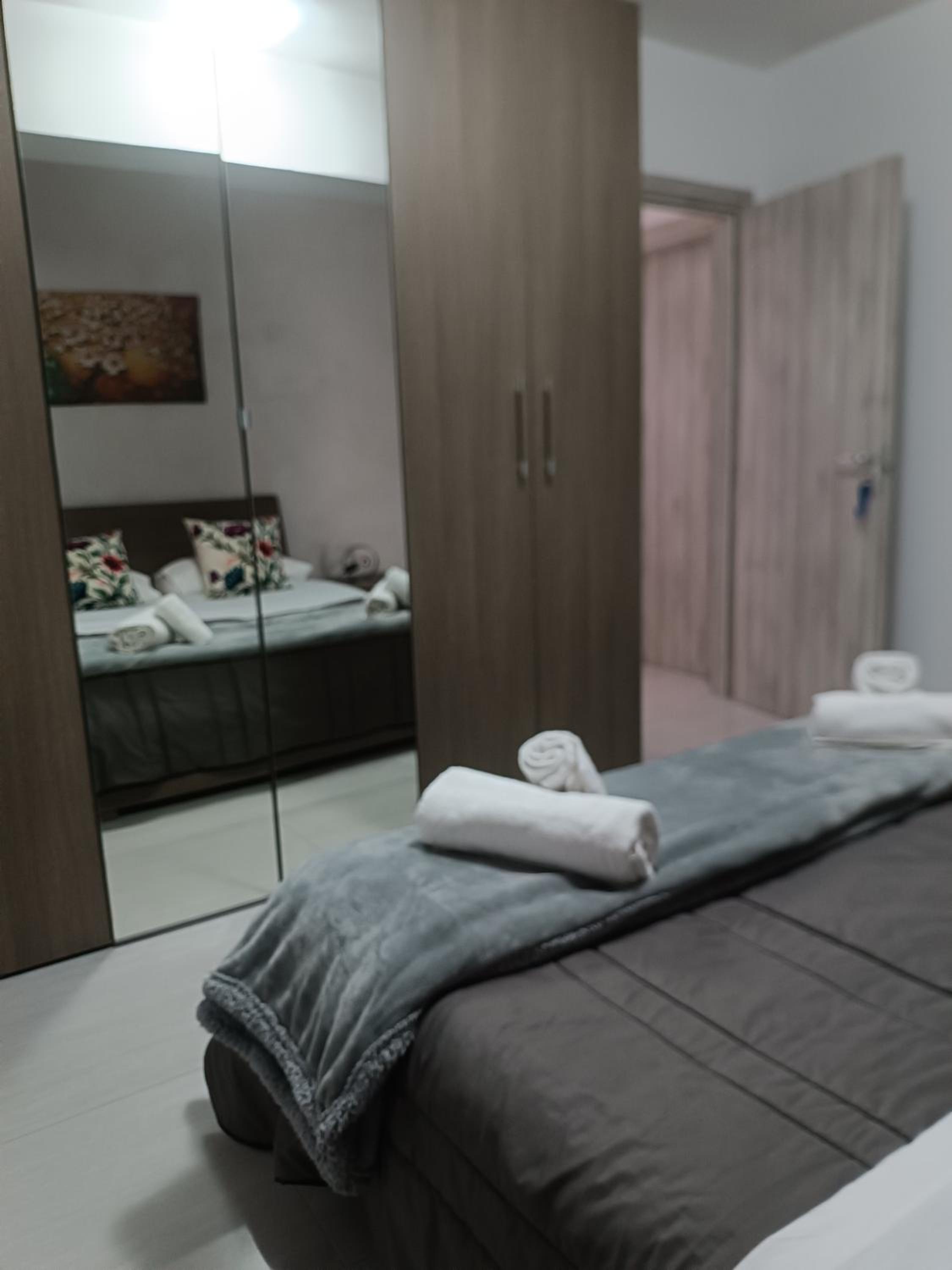 Deluxe King Room - Photo 2