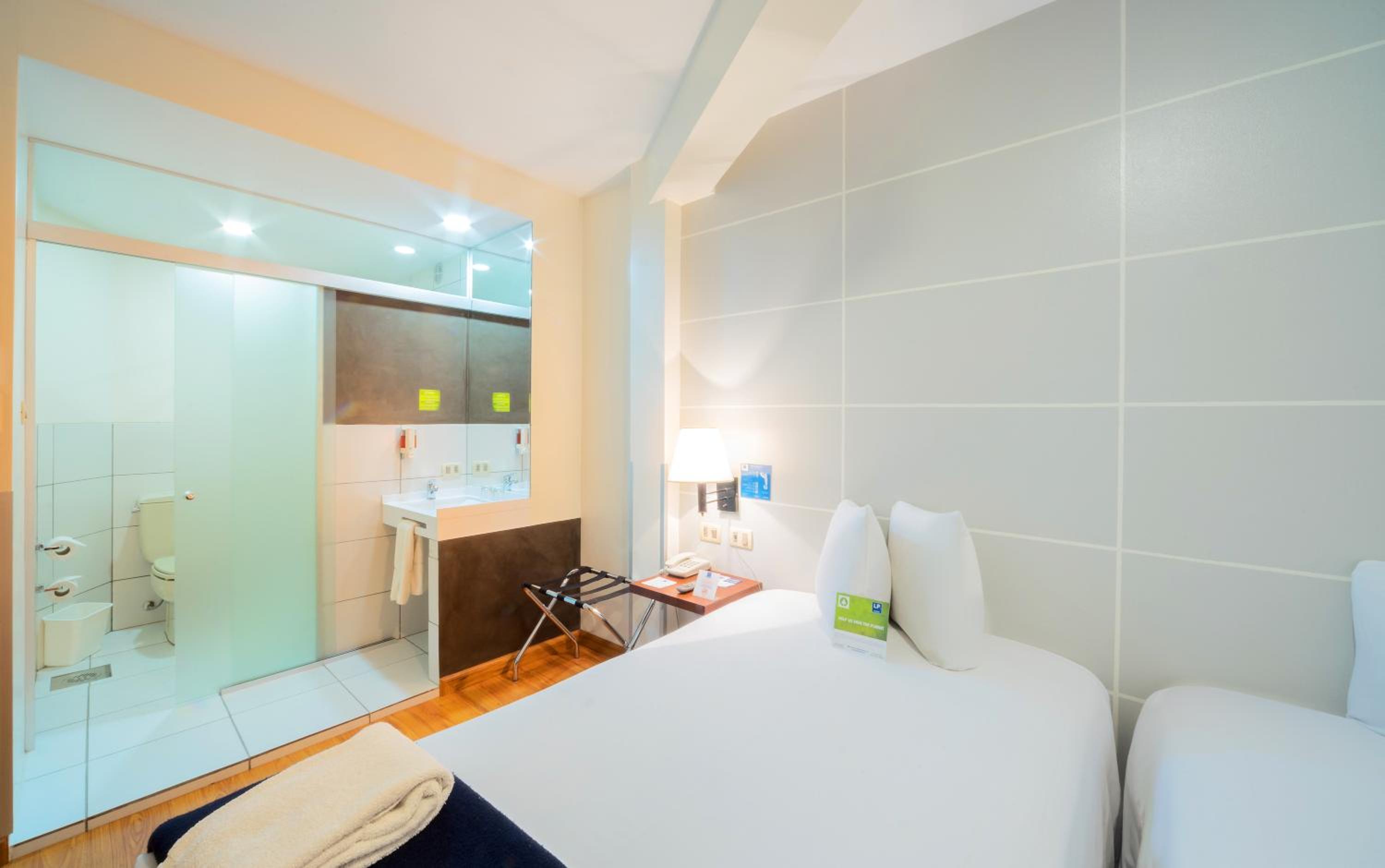 Twin Room - Photo 2