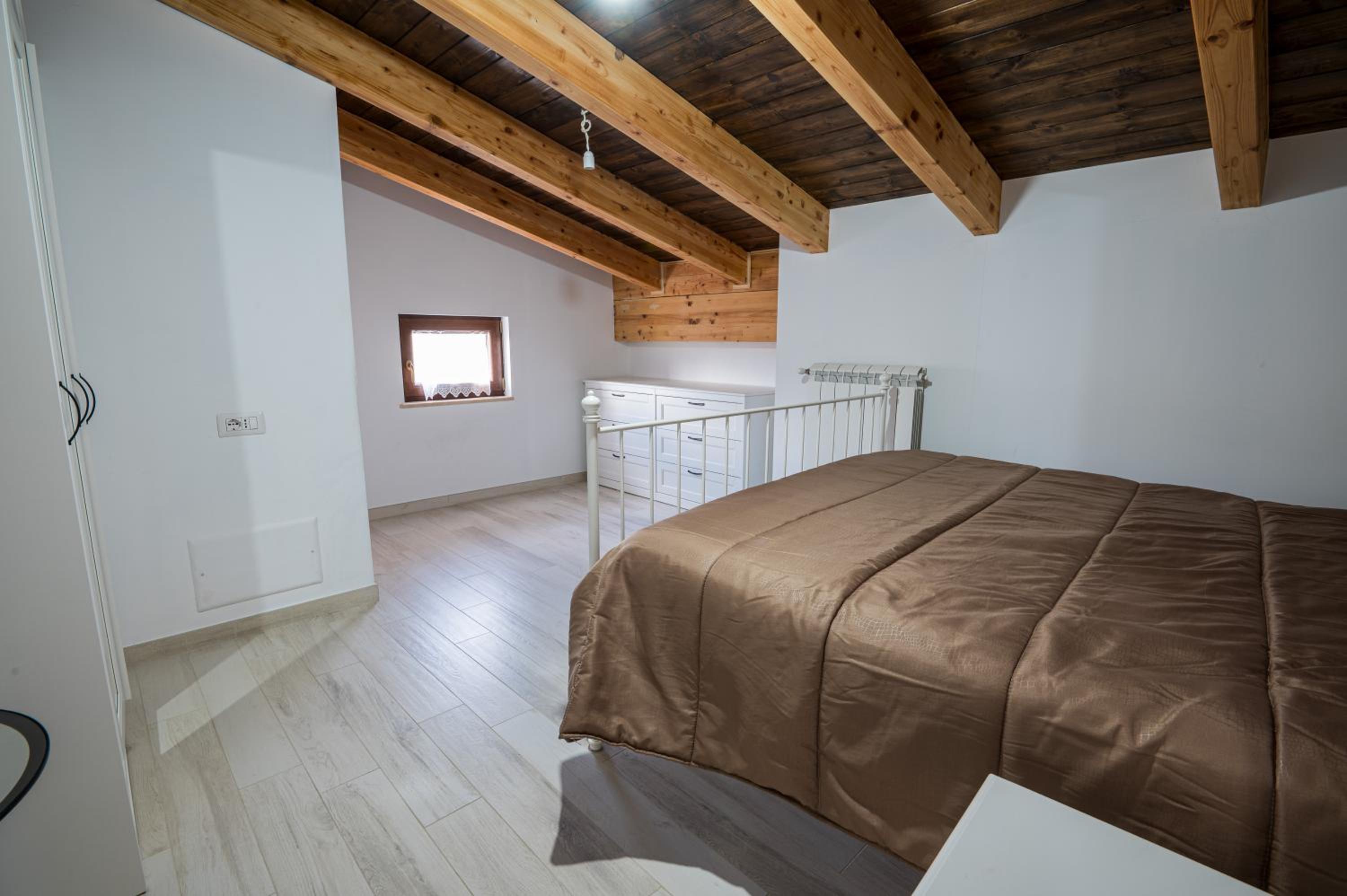 Deluxe Room (2 Adults + 1 Child)