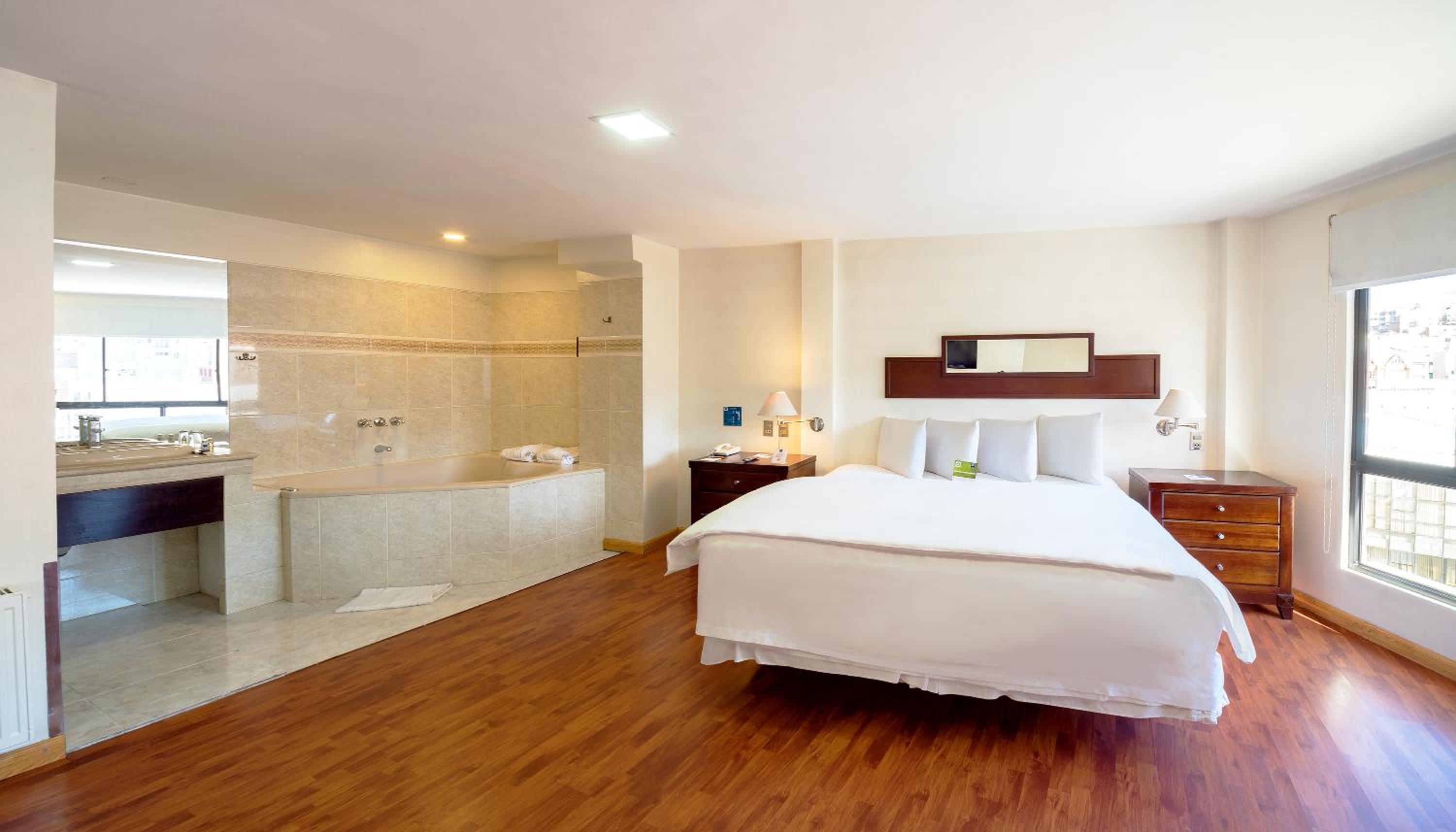 Suite - Photo 4