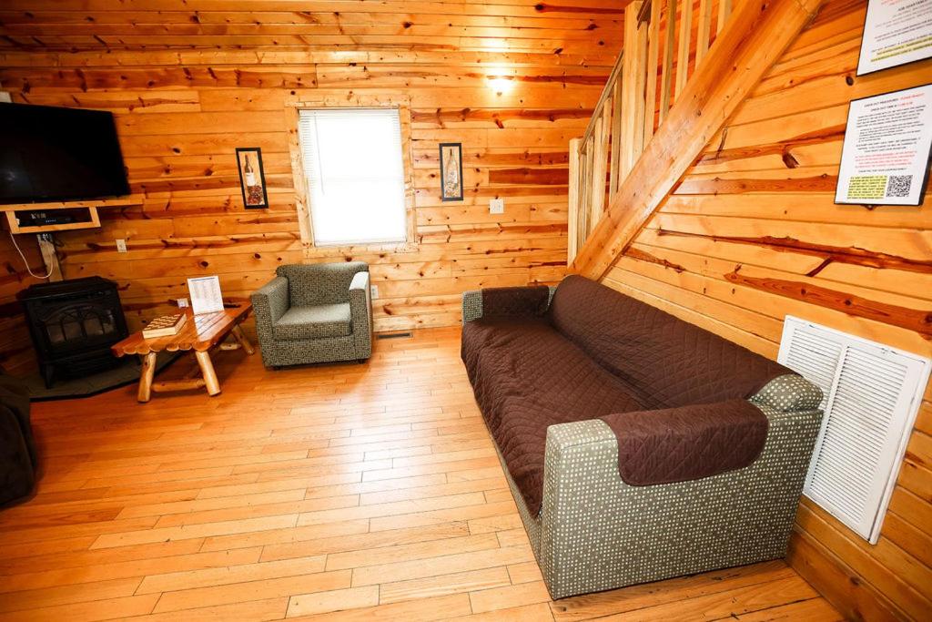 Two-Bedroom House - Photo 9