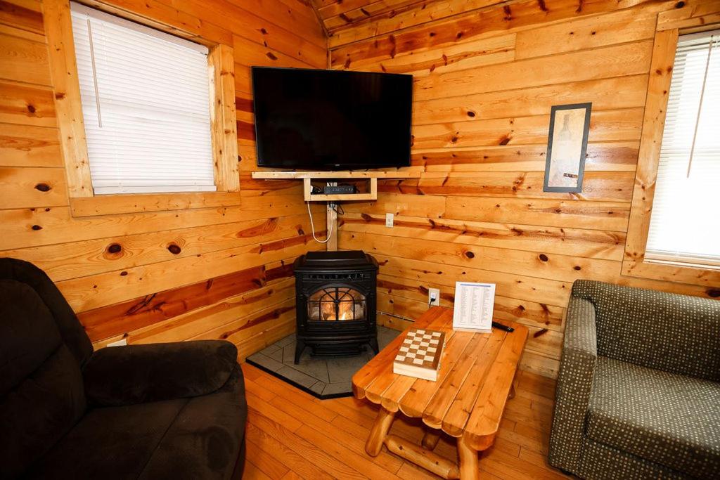 Two-Bedroom House - Photo 8