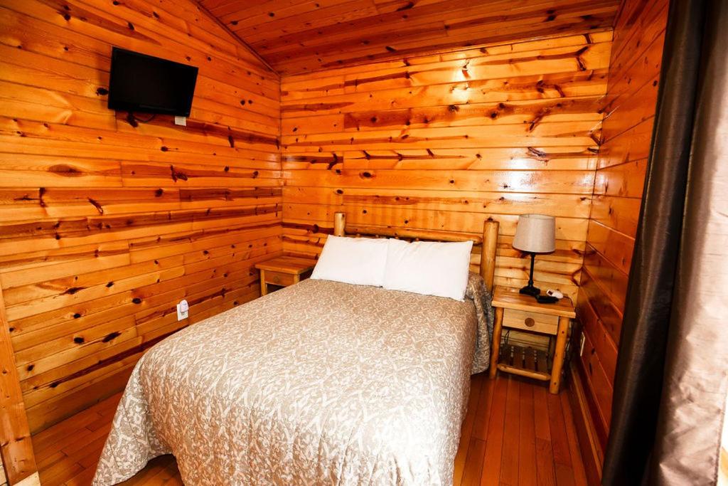 Two-Bedroom House - Photo 2