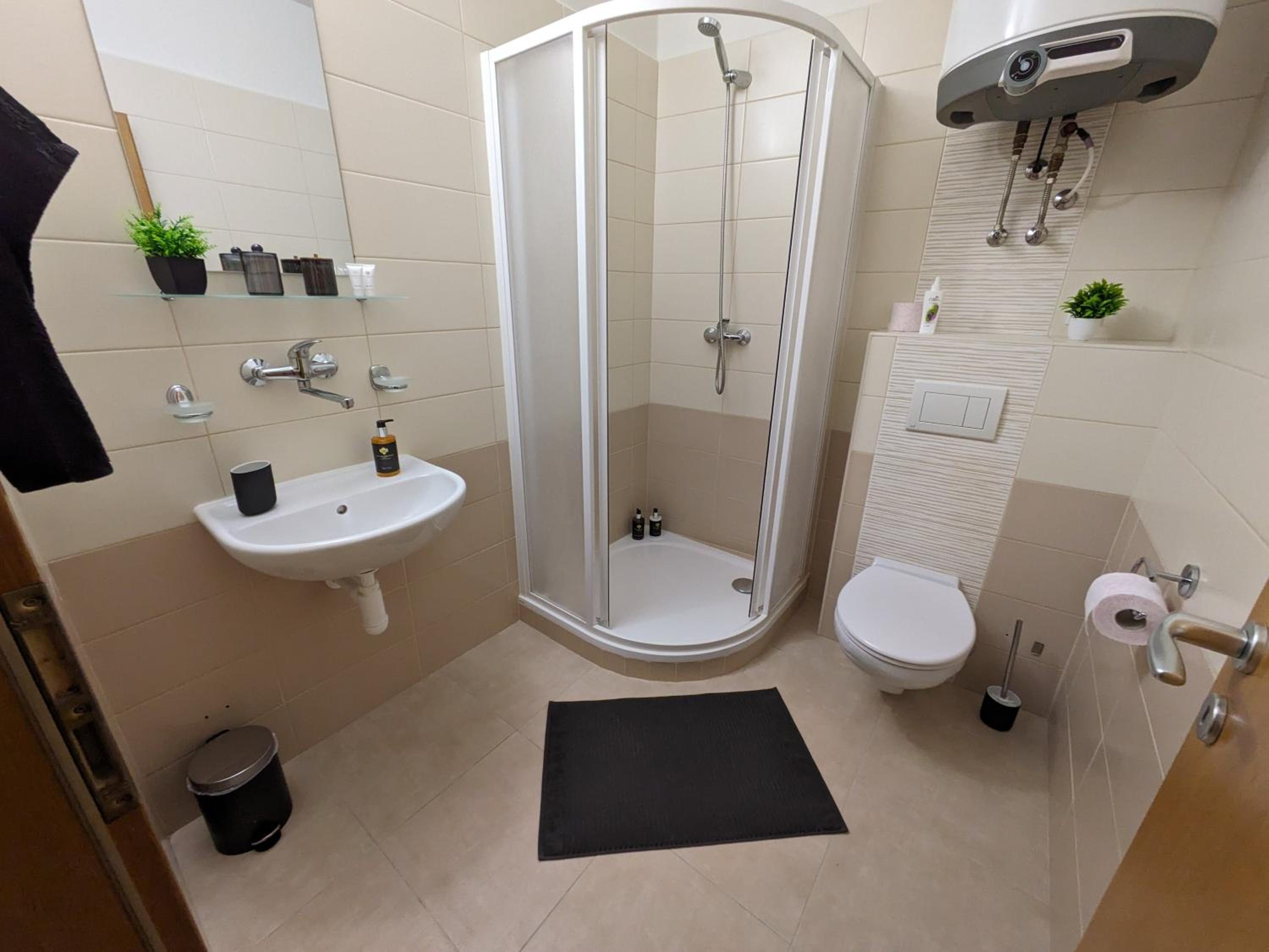 Double Room with Private Bathroom photo 2