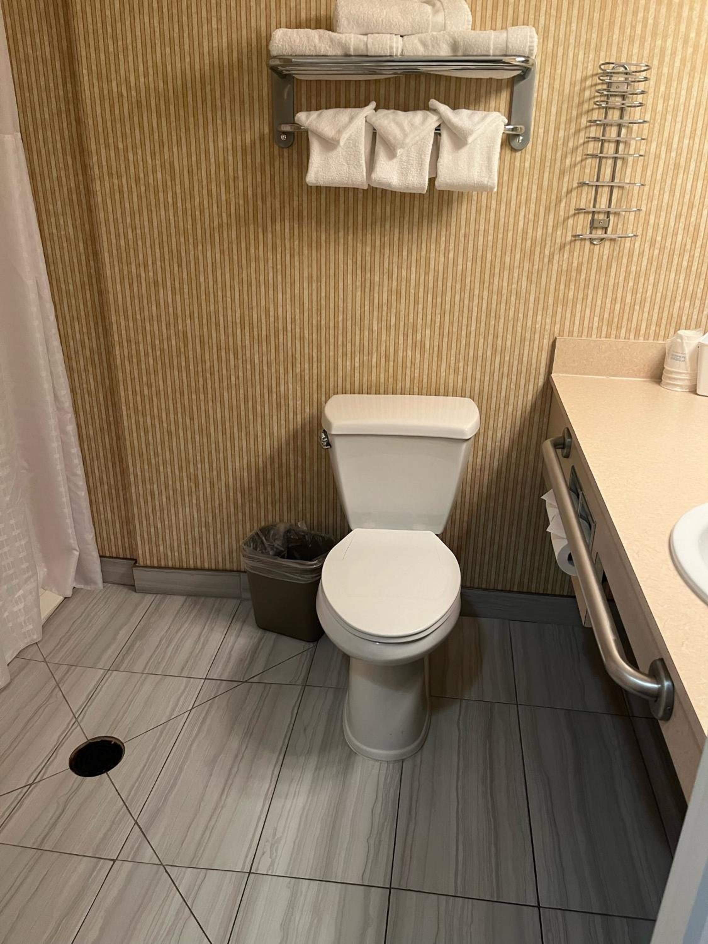 Queen Room - Disability Access/Non-Smoking - Photo 7