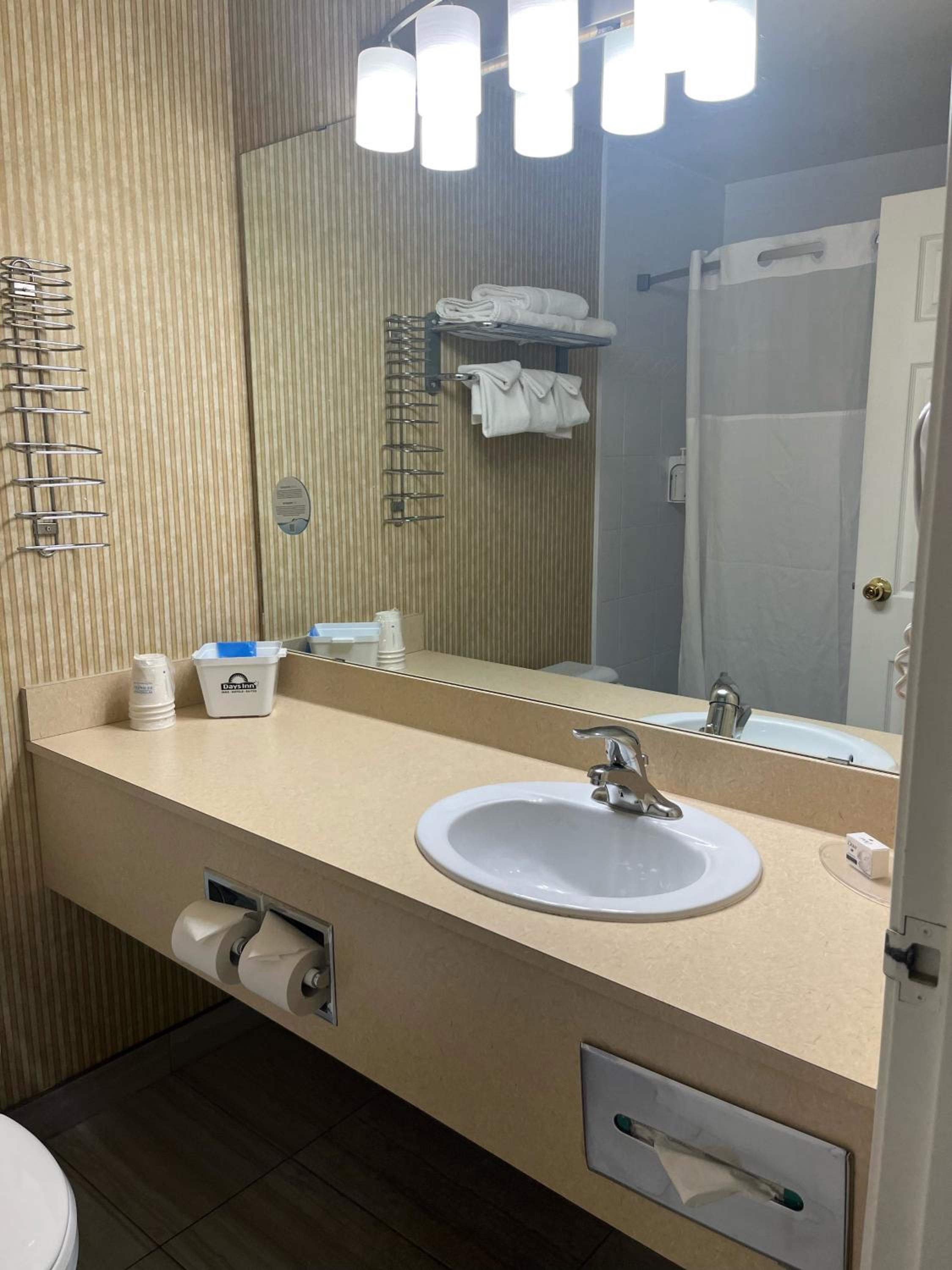 Premier King Room - Non-Smoking - Photo 6