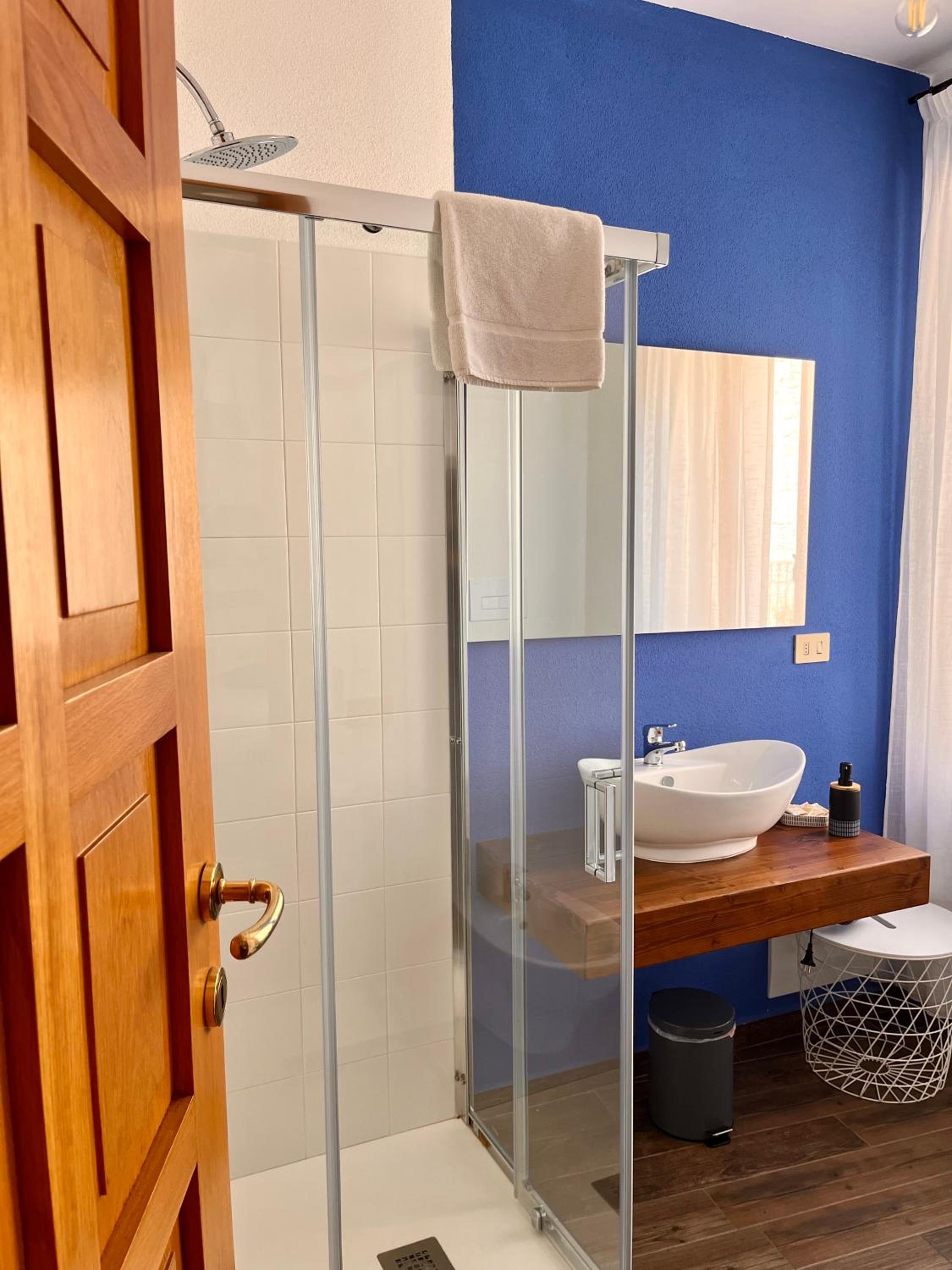 Single Room with Private Bathroom photo 3