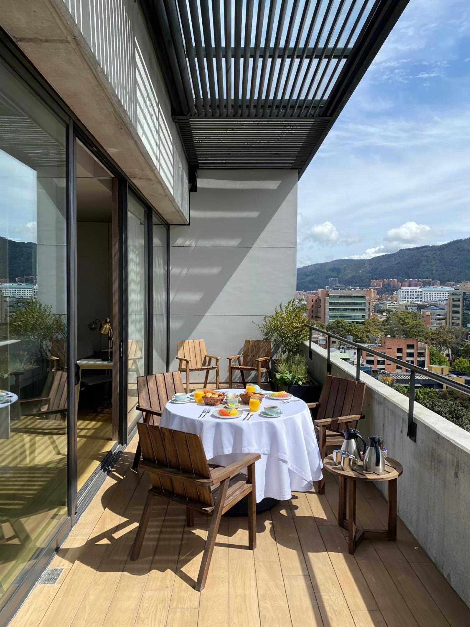 Deluxe King Apartasuite with View - Photo 18