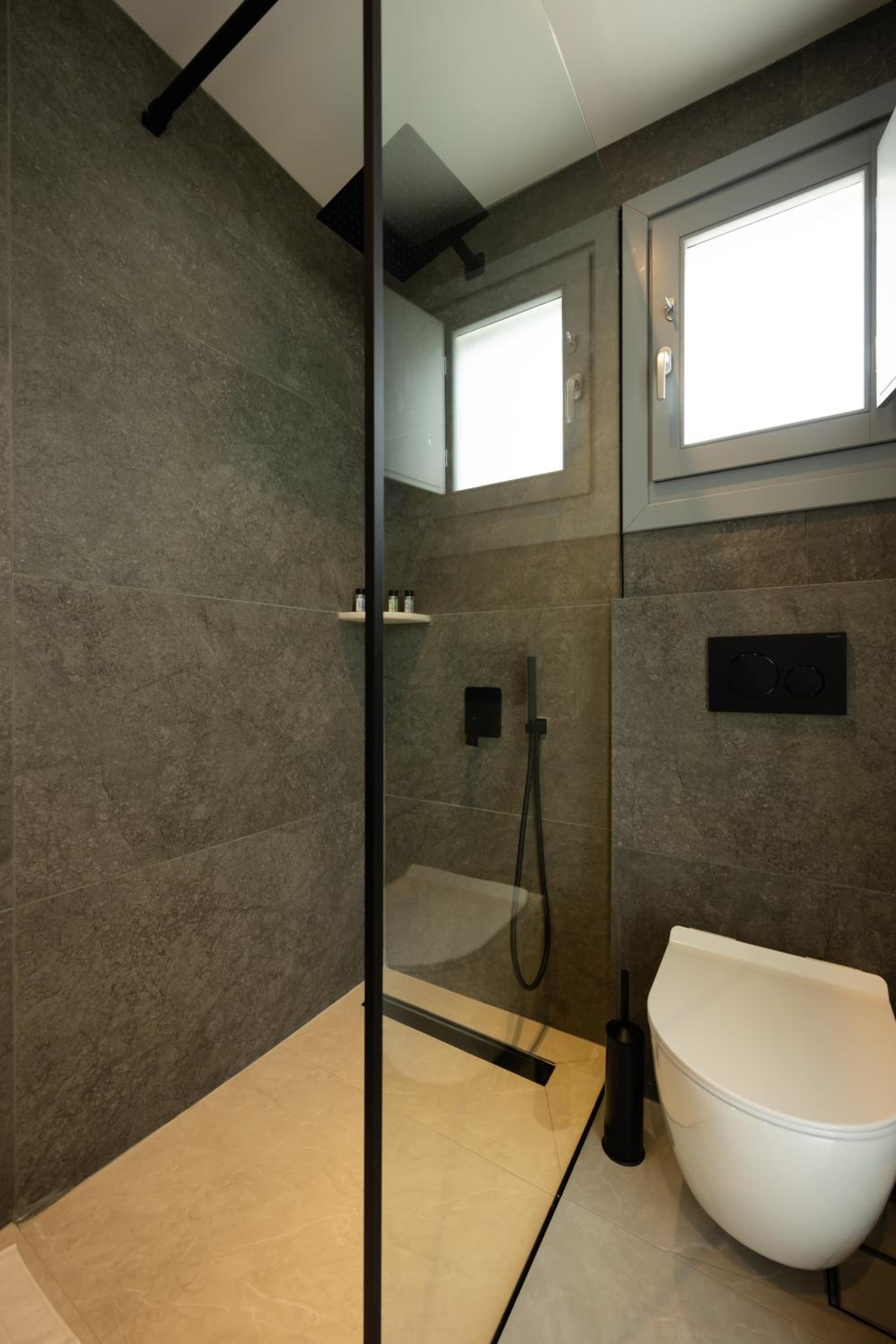 Deluxe Double Room with Side Sea View photo 3