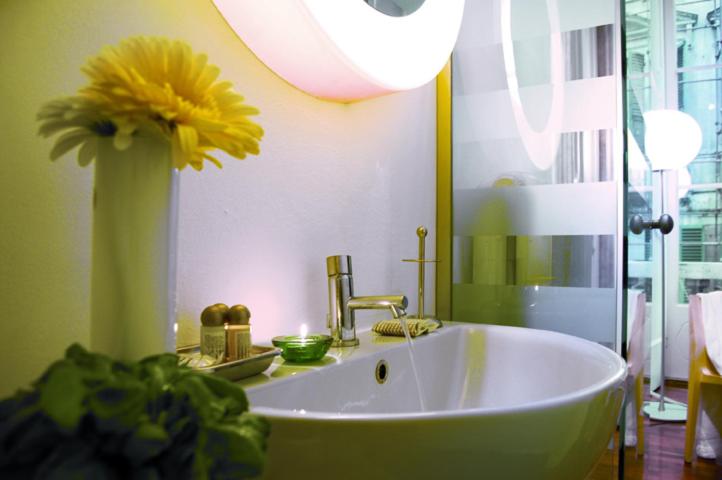 Double Room (1 Adult) - Photo 11