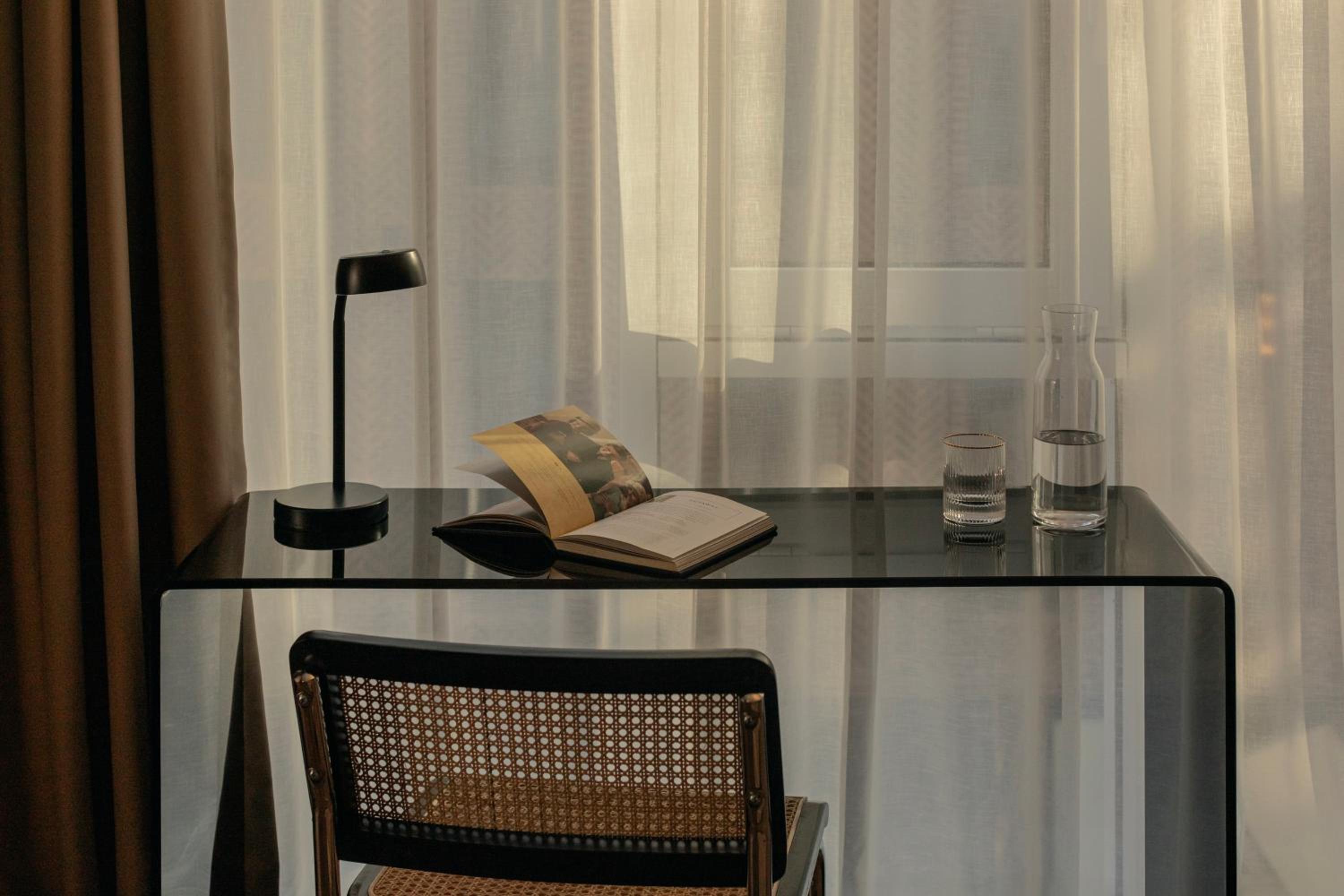 Queen Room with Balcony photo 2