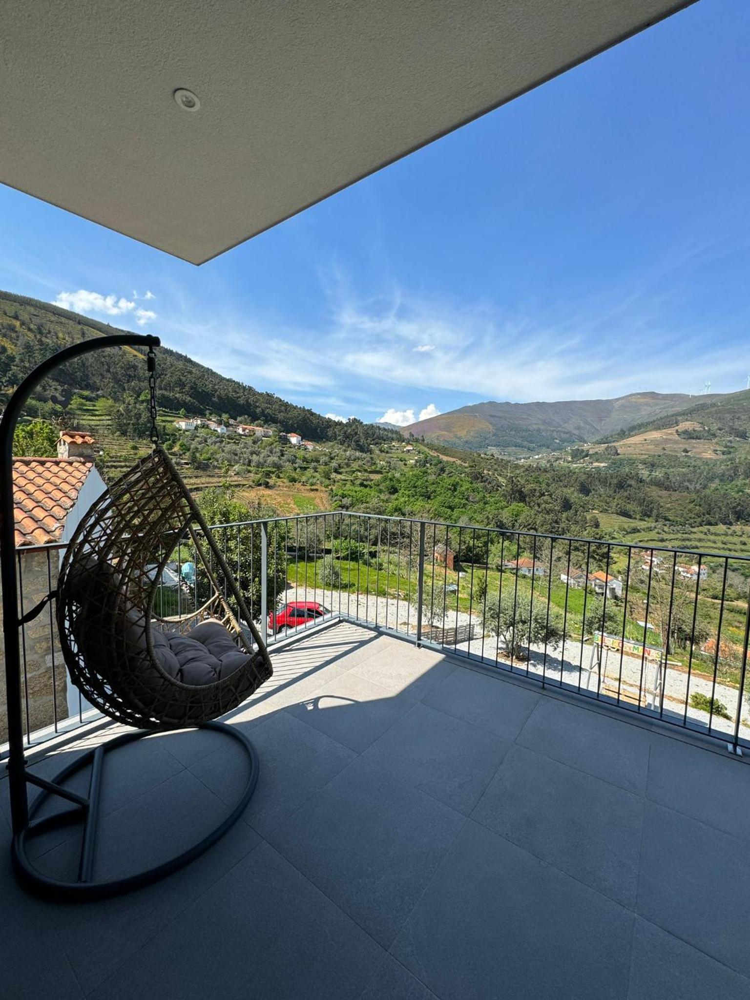 Deluxe Double or Twin Room with Mountain View photo 3