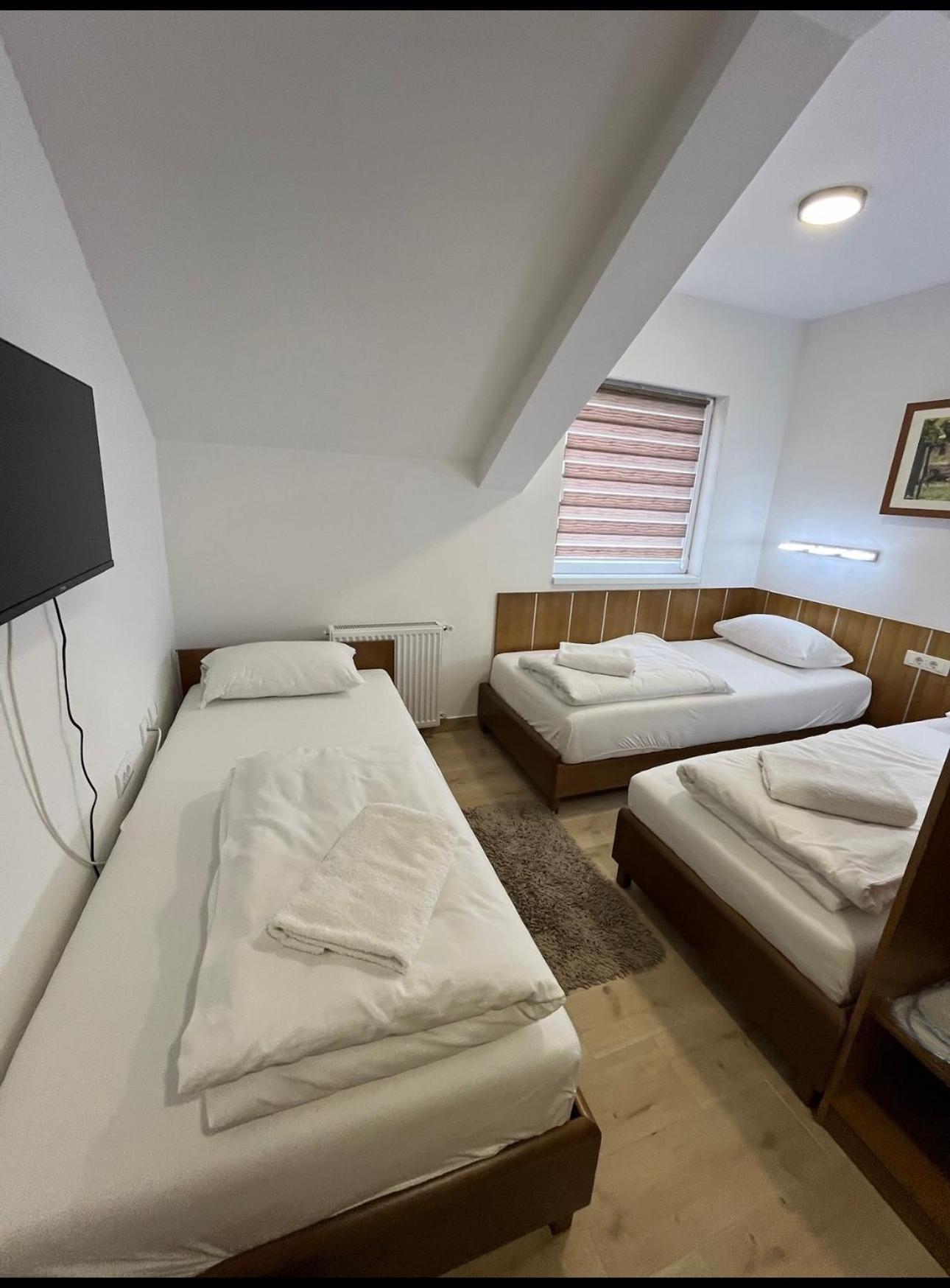 Twin Room With Extra Bed photo 1