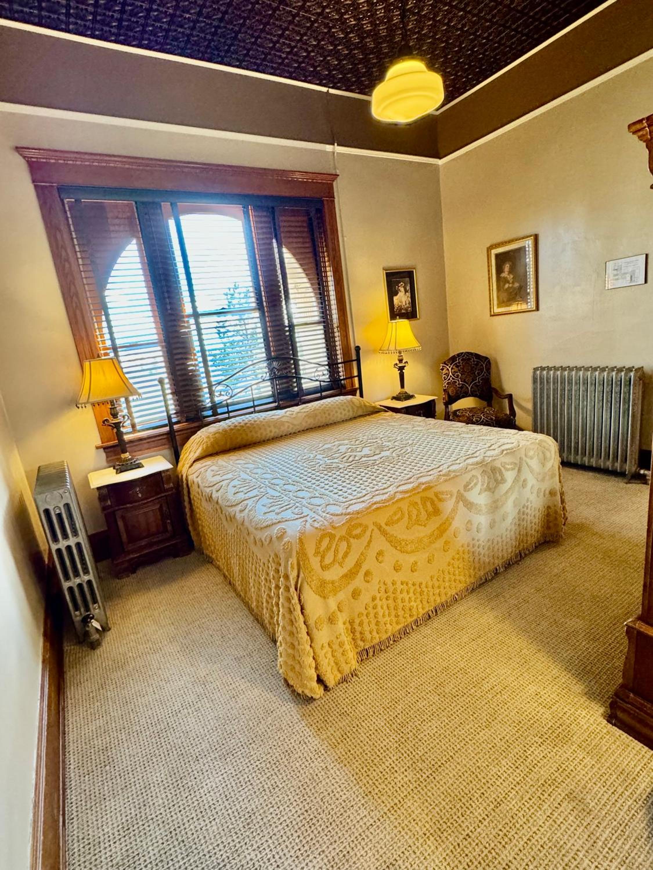 Therapy, 1 King Bed (Second Floor - No Elevator) photo 2