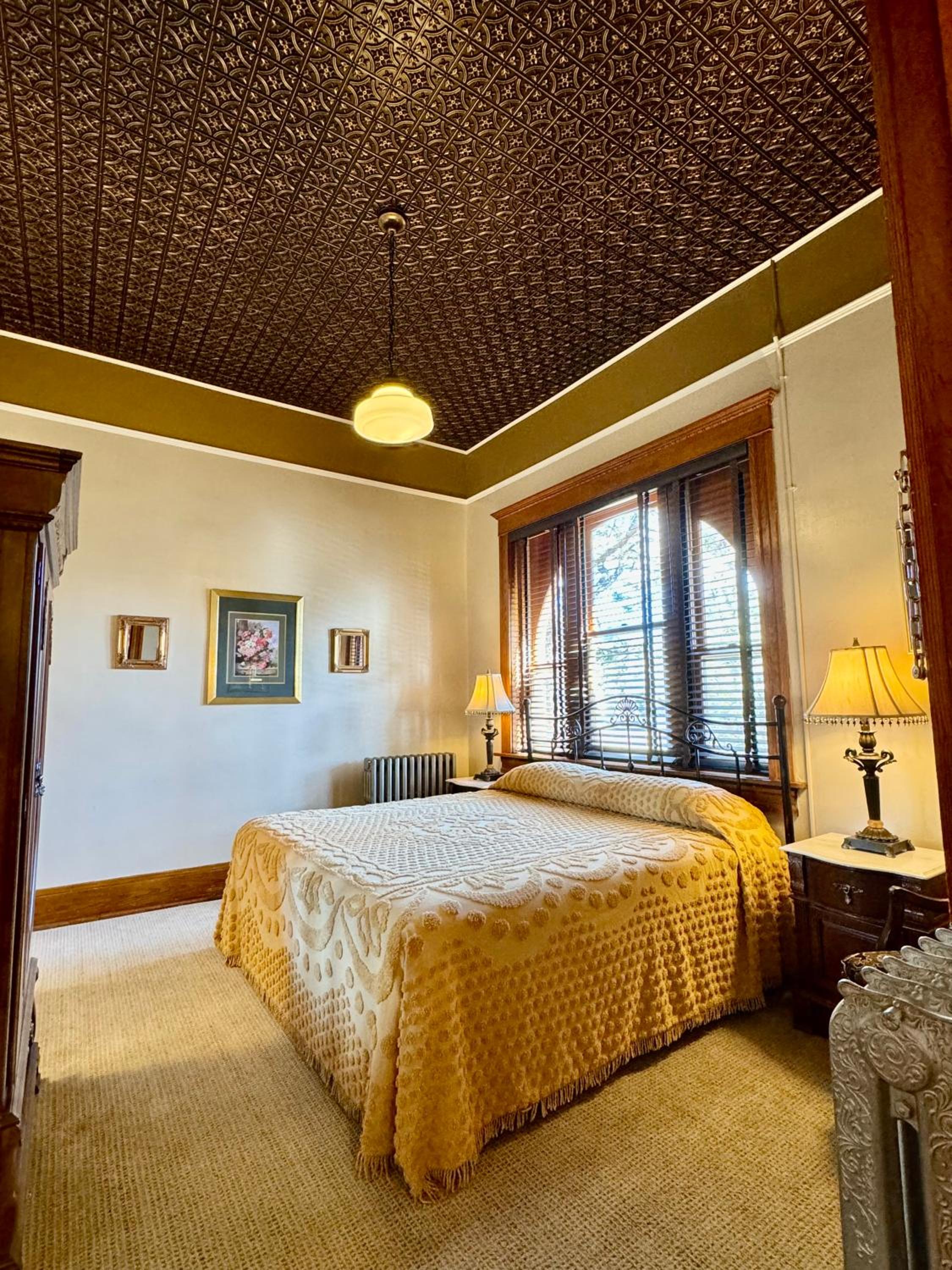 Therapy, 1 King Bed (Second Floor - No Elevator) photo 1