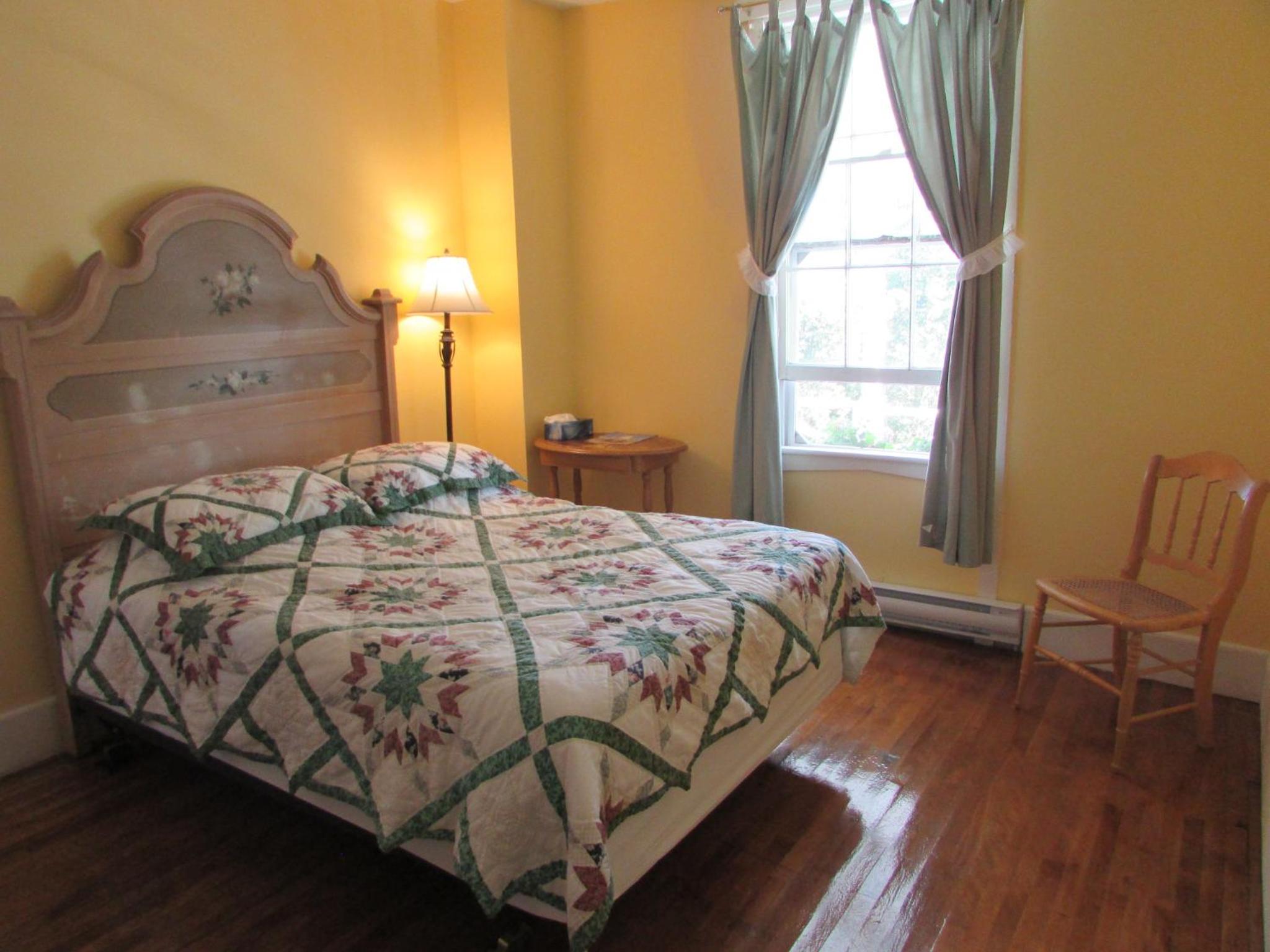 Family Room With Bathroom photo 1