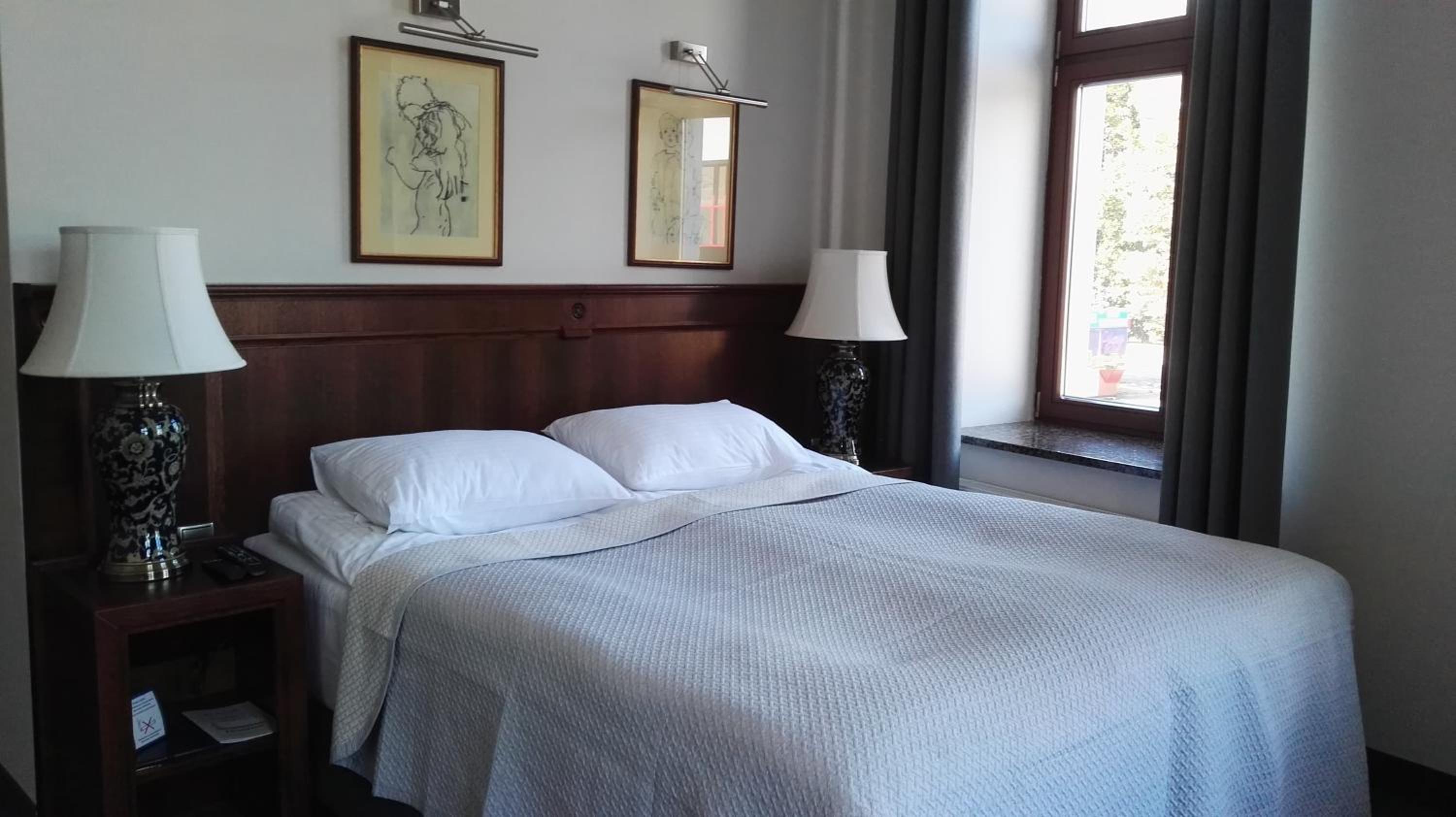 Large Double Room - Photo 3