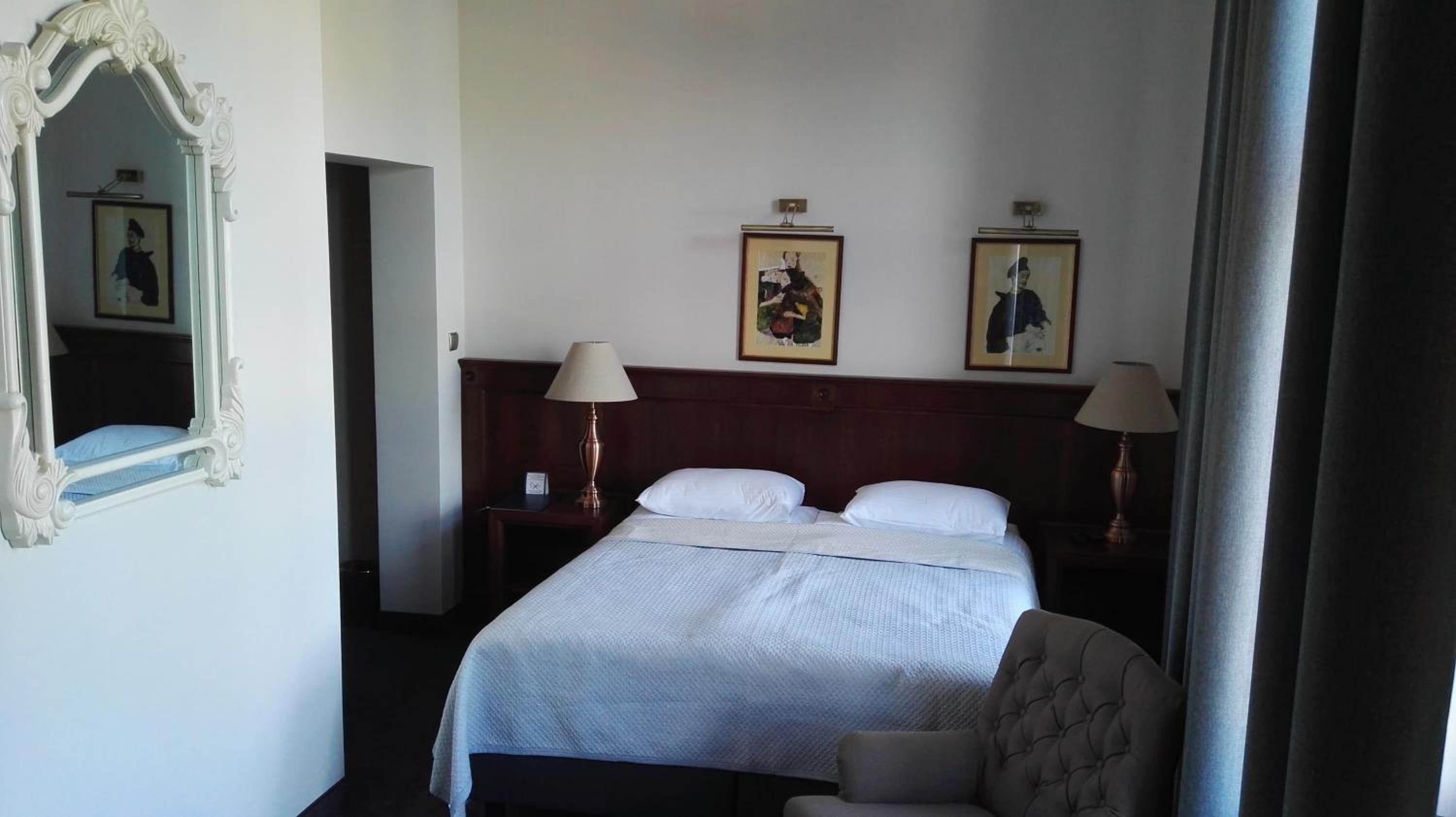 Large Double Room - Photo 5