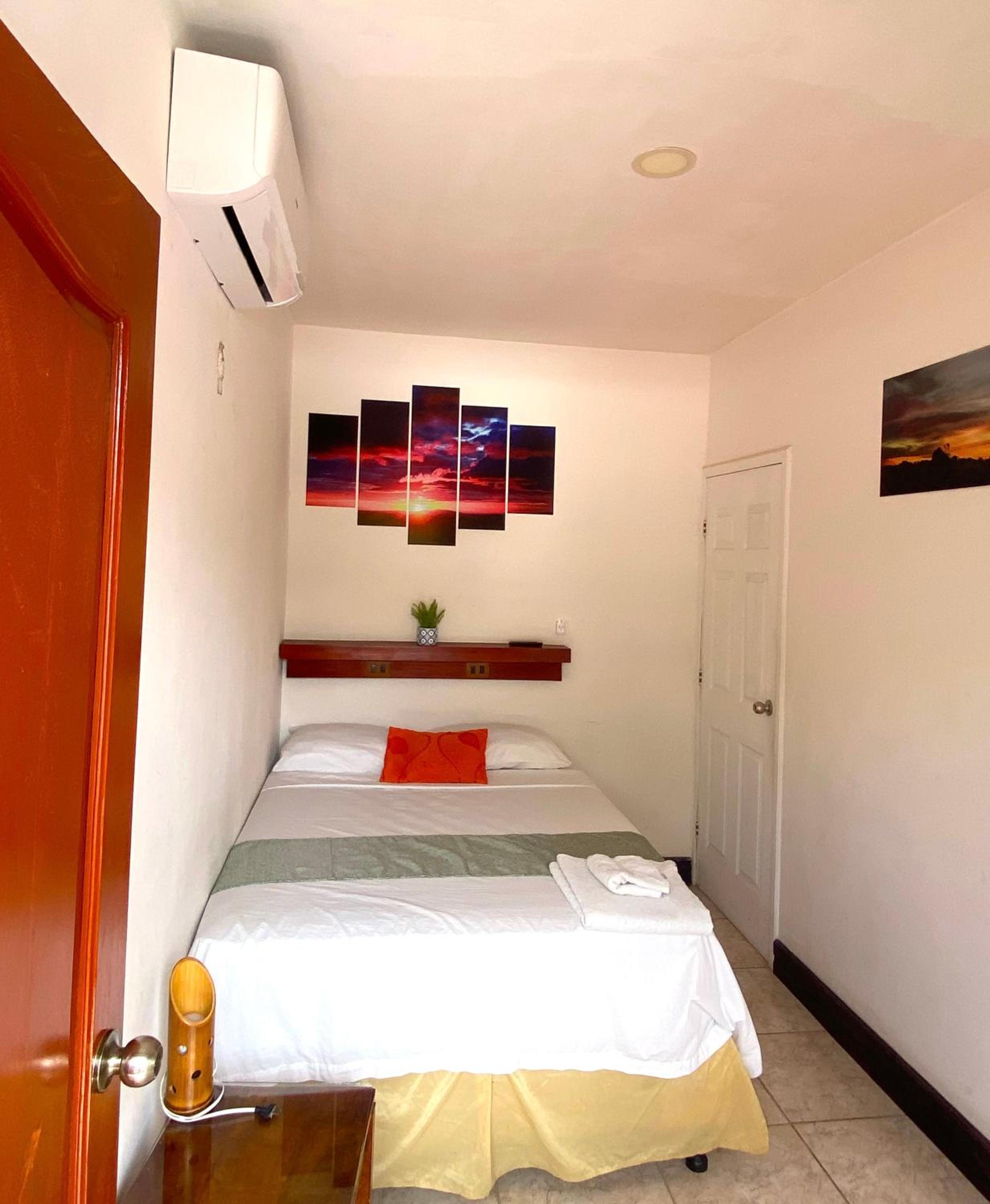 Standard Queen Room photo 1