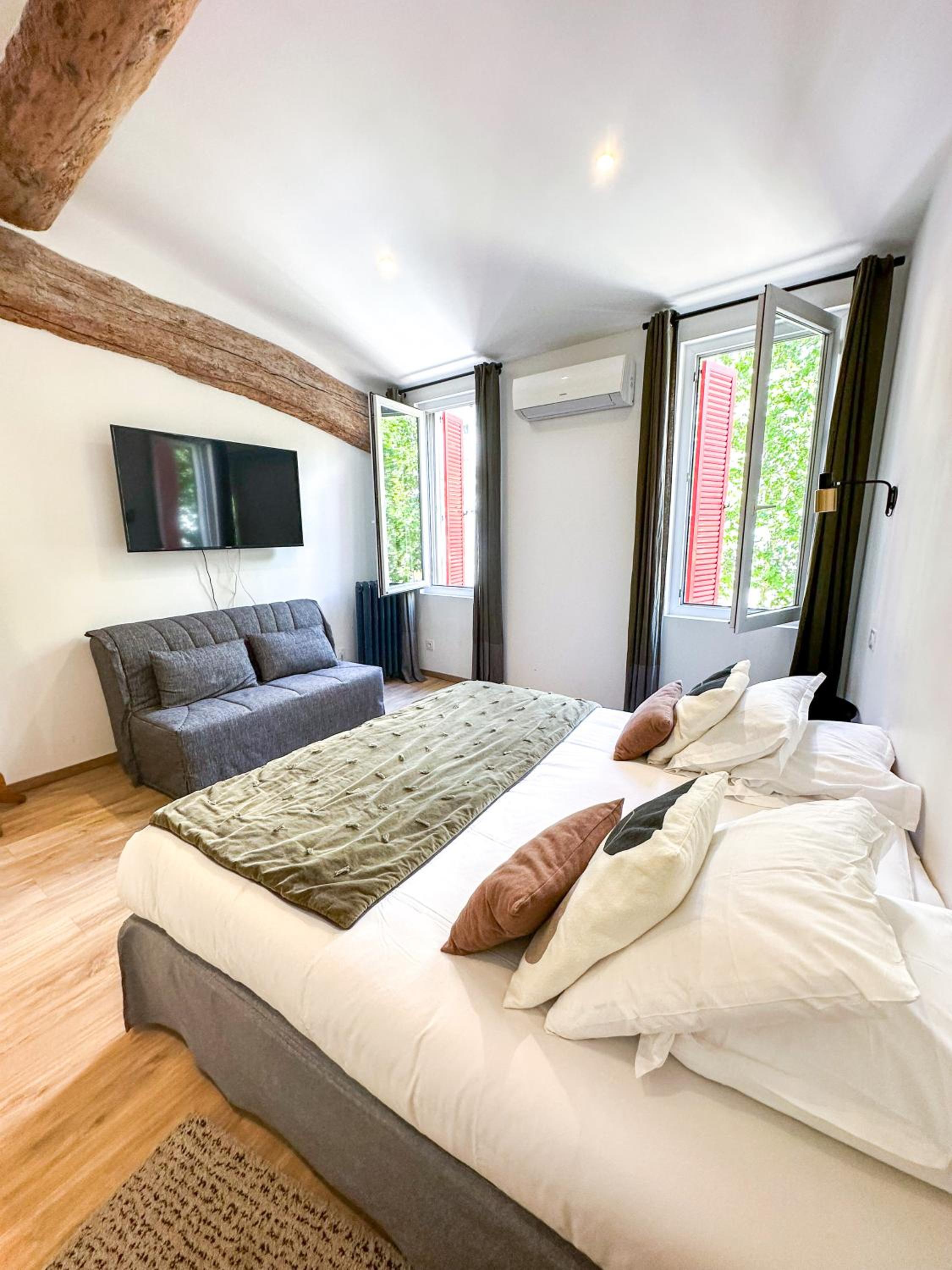Suite - Photo 7