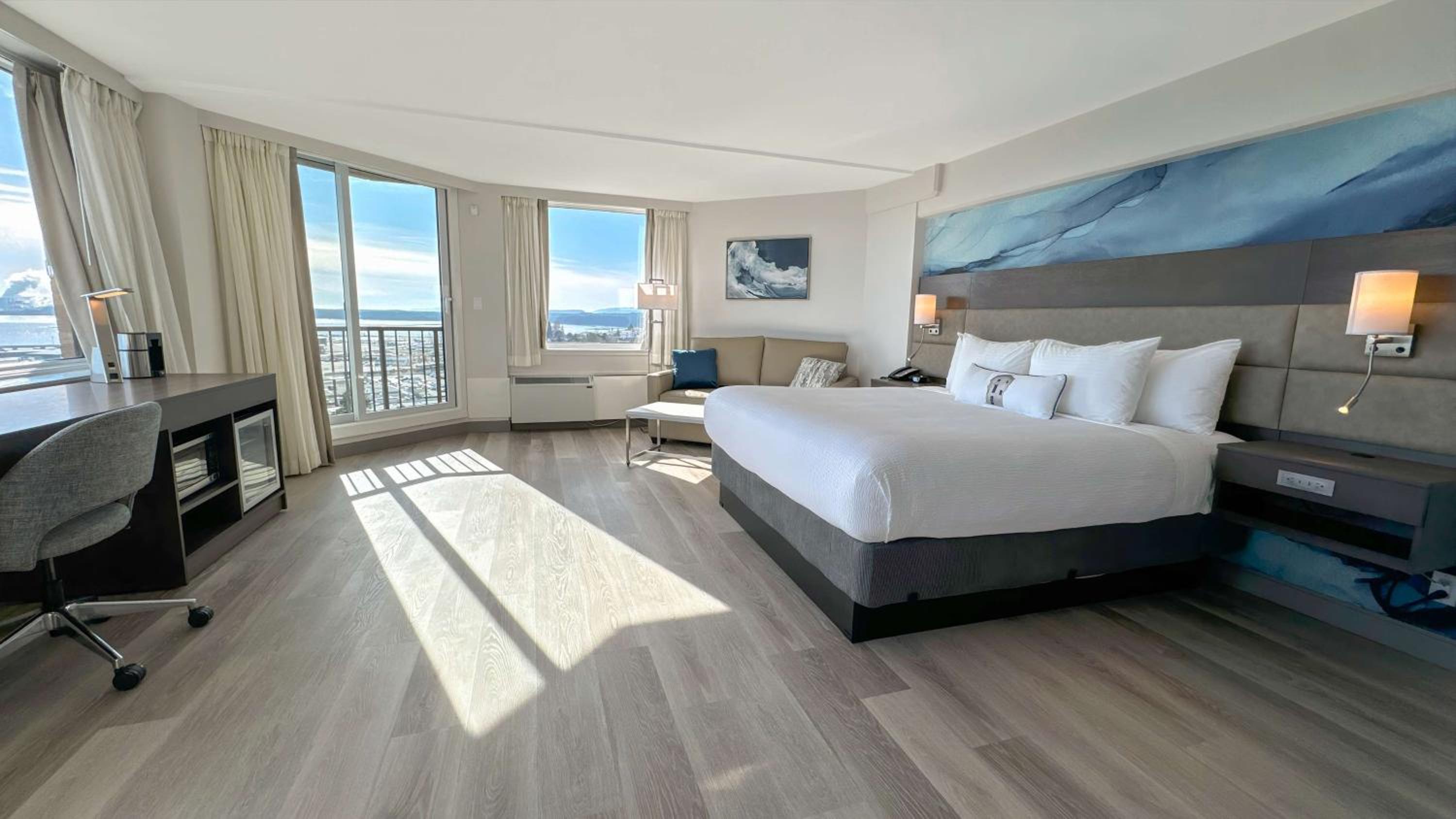 Coast Premium King with Ocean View photo 2