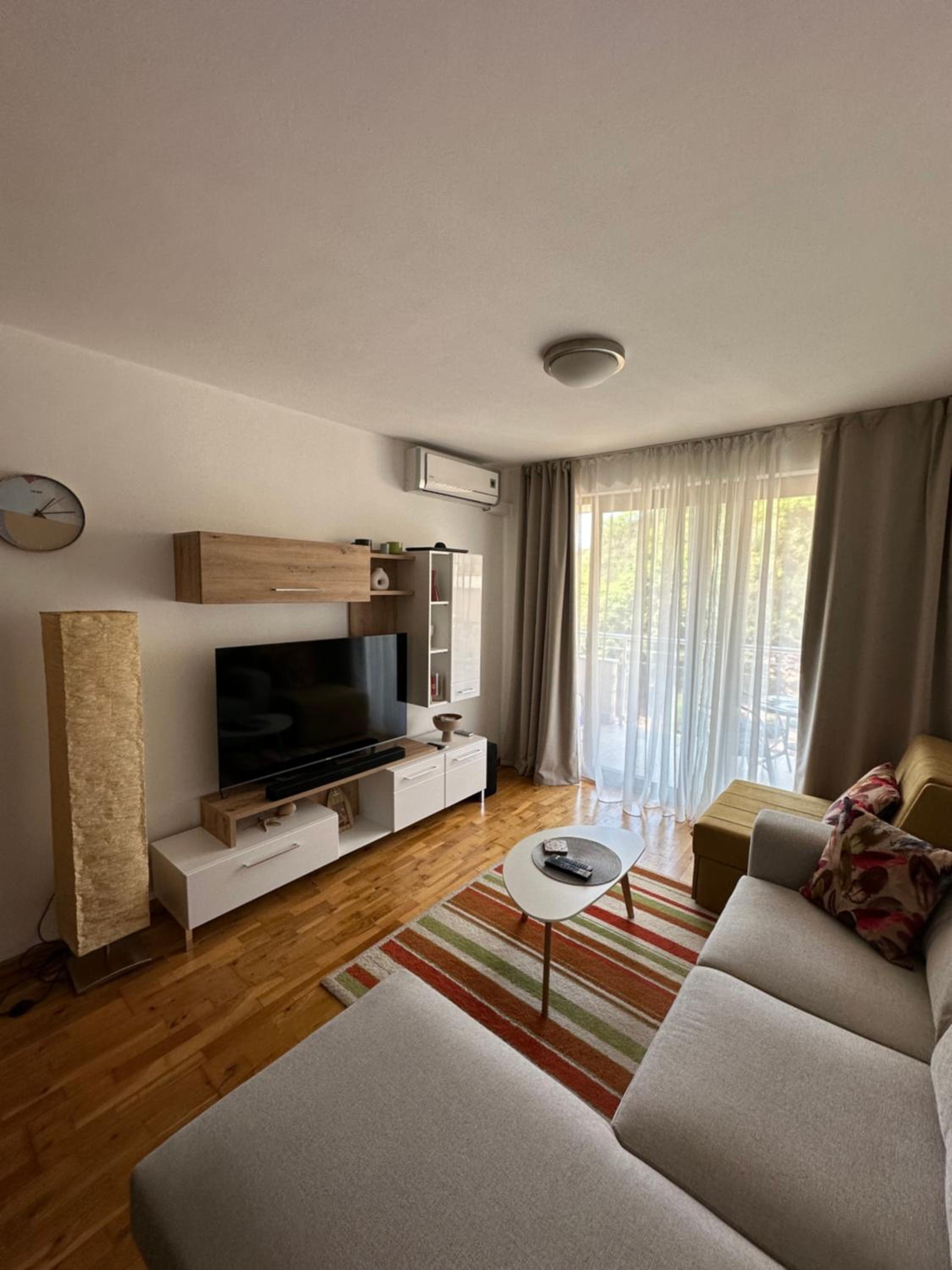 One-Bedroom Apartment photo 1