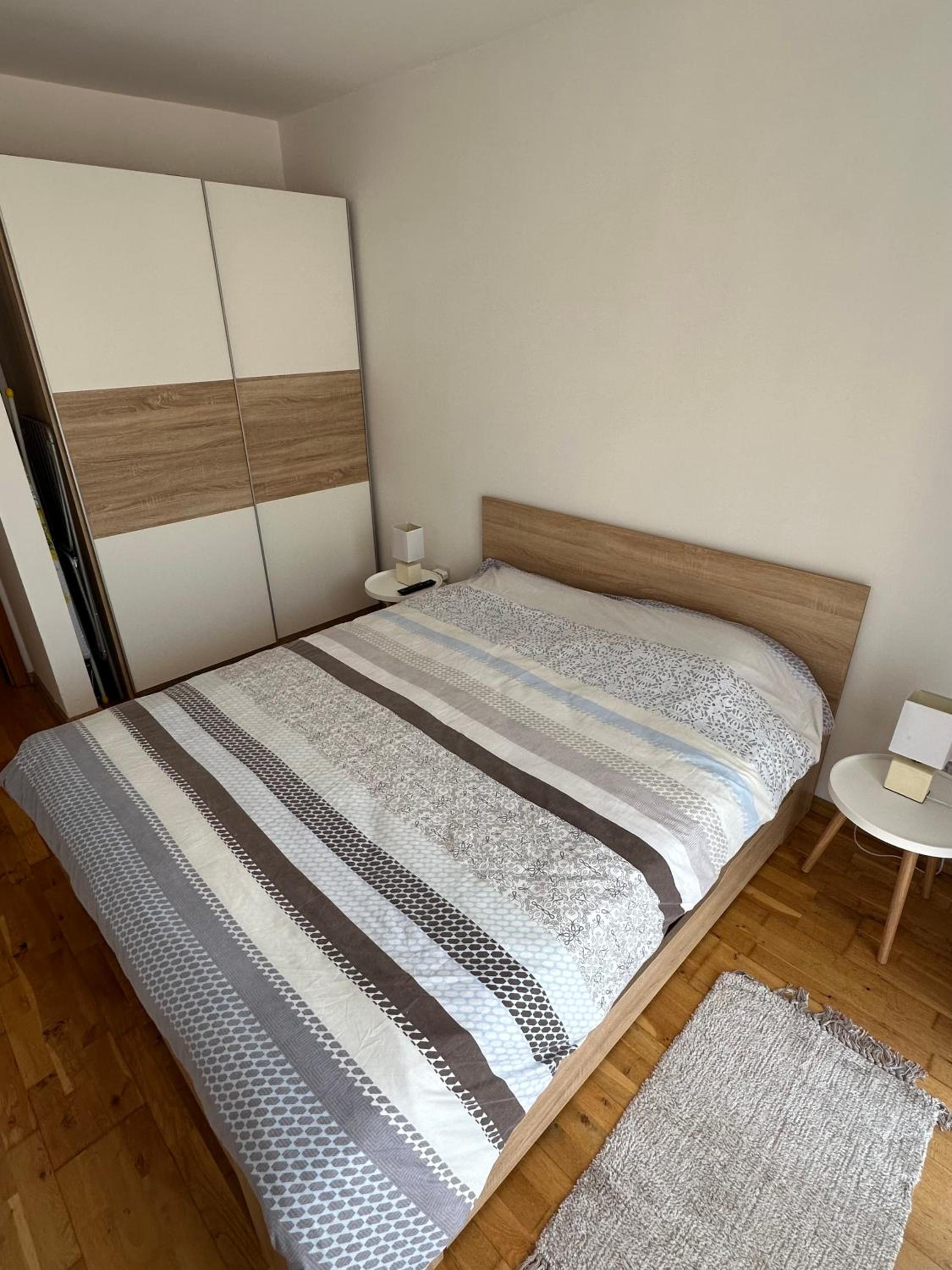 One-Bedroom Apartment photo 2