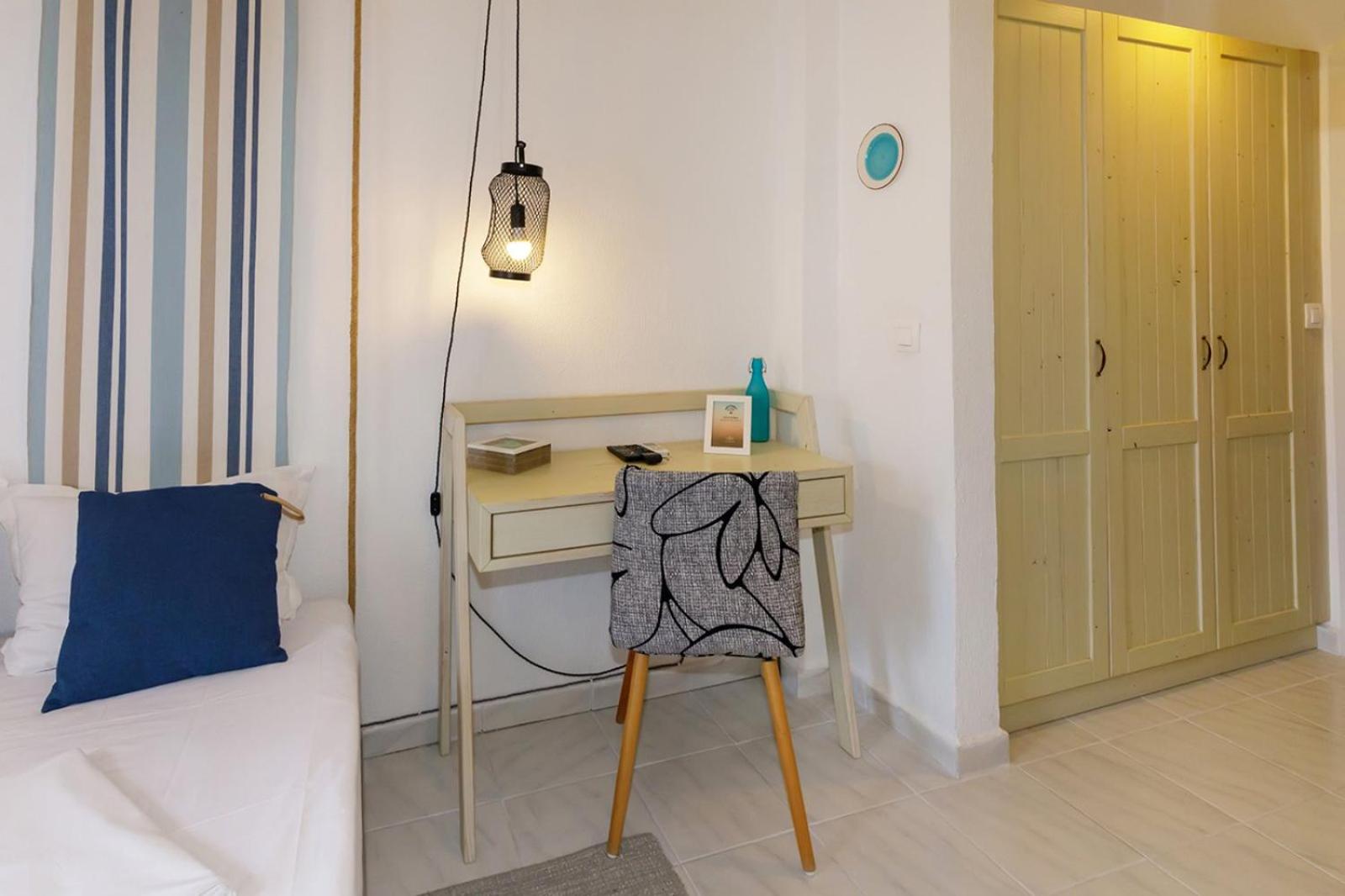 Deluxe One-Bedroom Apartment