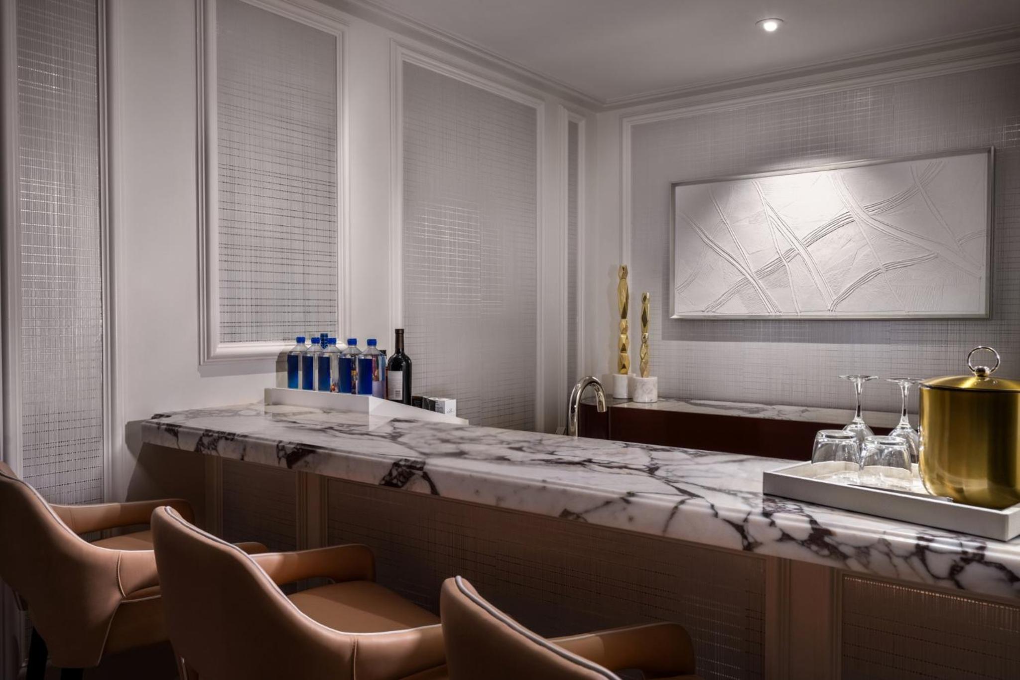 Penthouse Suite - Photo 5