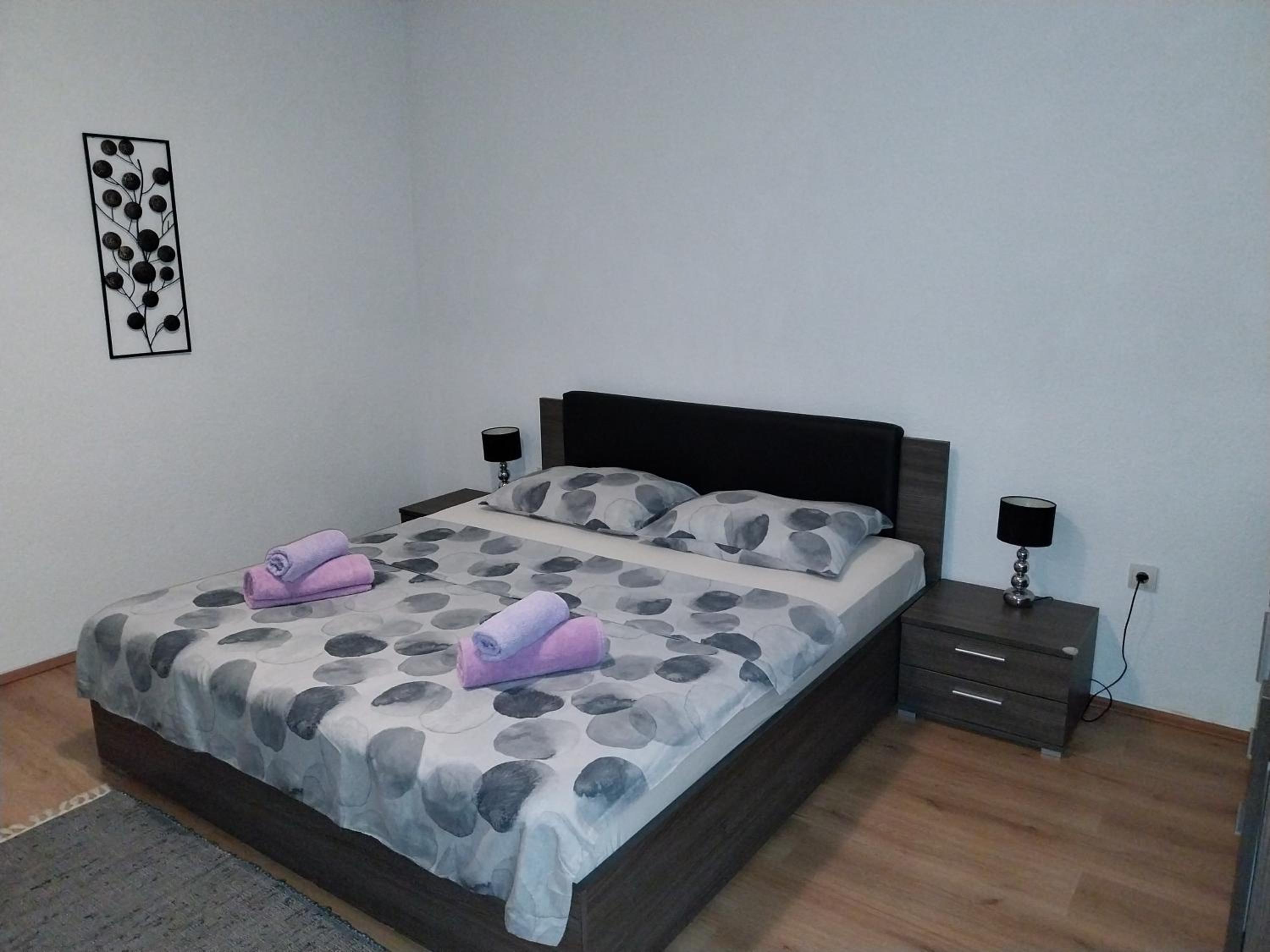 One-Bedroom Apartment photo 1